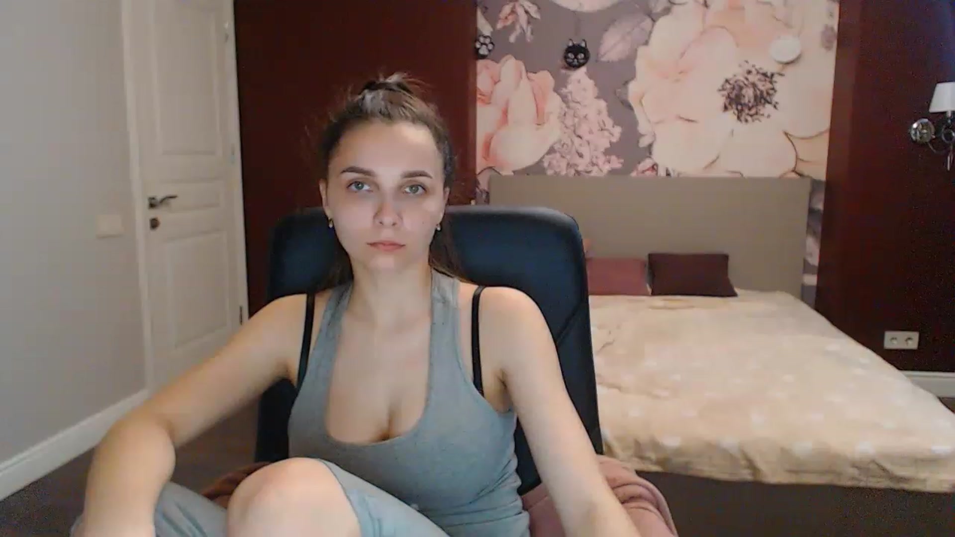 Gallery image thumbnail from Karina_Mils's myfreecams stream on, 05/10/2023, 07:41 image 19 of 20