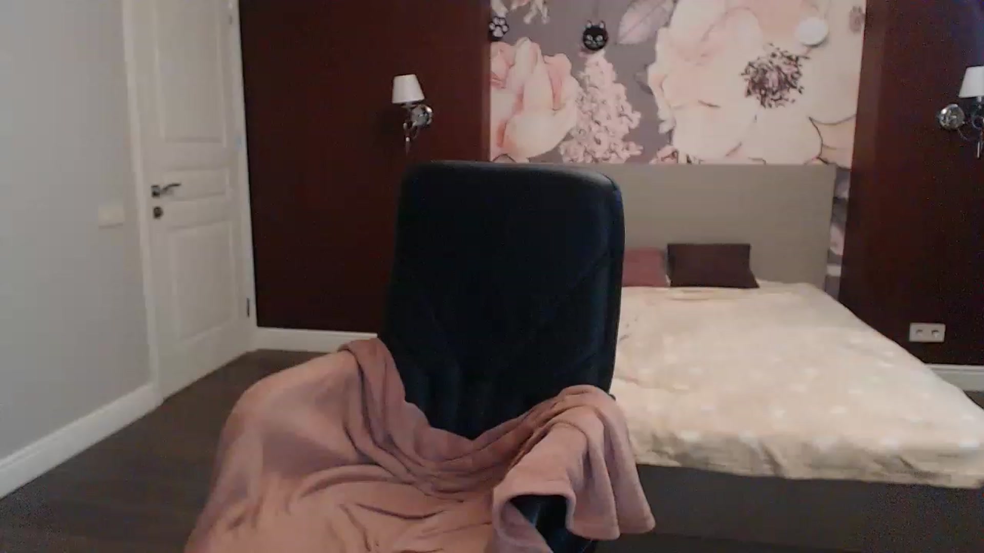 Gallery image thumbnail from Karina_Mils's myfreecams stream on, 05/10/2023, 07:41 image 2 of 20