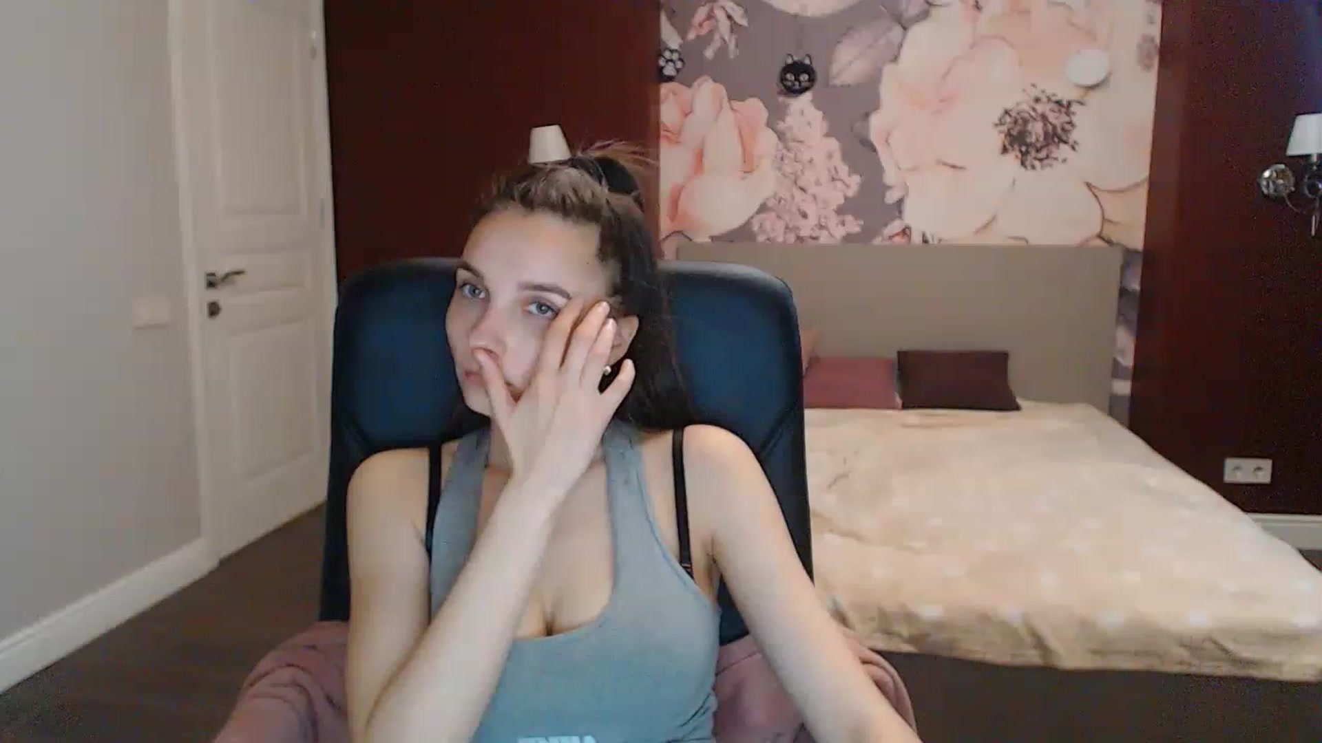 Gallery image thumbnail from Karina_Mils's myfreecams stream on, 05/10/2023, 07:41 image 15 of 20