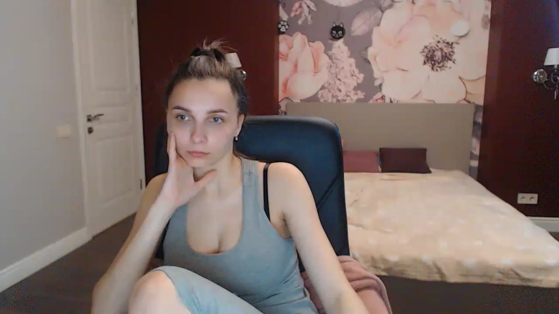 Gallery image thumbnail from Karina_Mils's myfreecams stream on, 05/10/2023, 07:41 image 6 of 20