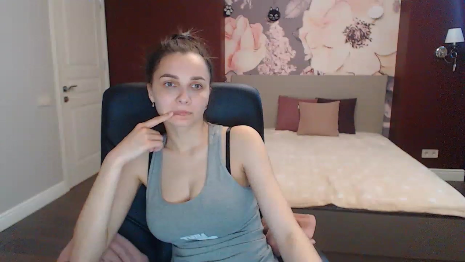 Gallery image thumbnail from Karina_Mils's myfreecams stream on, 05/11/2023, 10:10 image 16 of 20