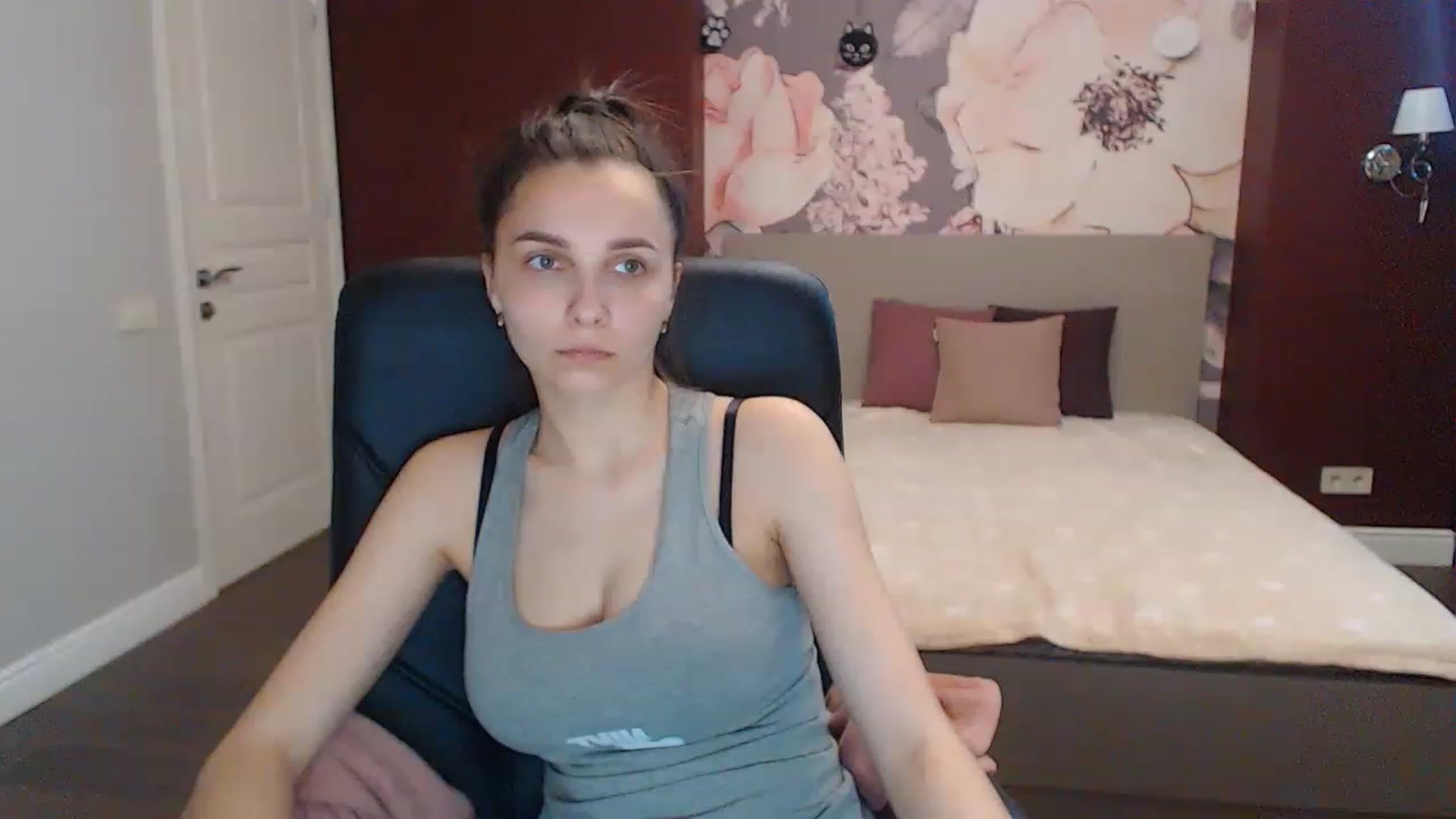 Gallery image thumbnail from Karina_Mils's myfreecams stream on, 05/11/2023, 10:10 image 10 of 20