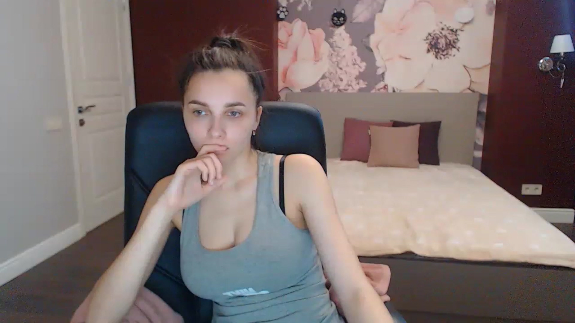 Gallery image thumbnail from Karina_Mils's myfreecams stream on, 05/11/2023, 10:10 image 15 of 20