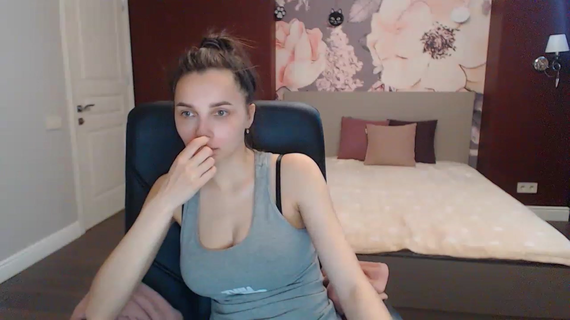 Gallery image thumbnail from Karina_Mils's myfreecams stream on, 05/11/2023, 10:10 image 13 of 20