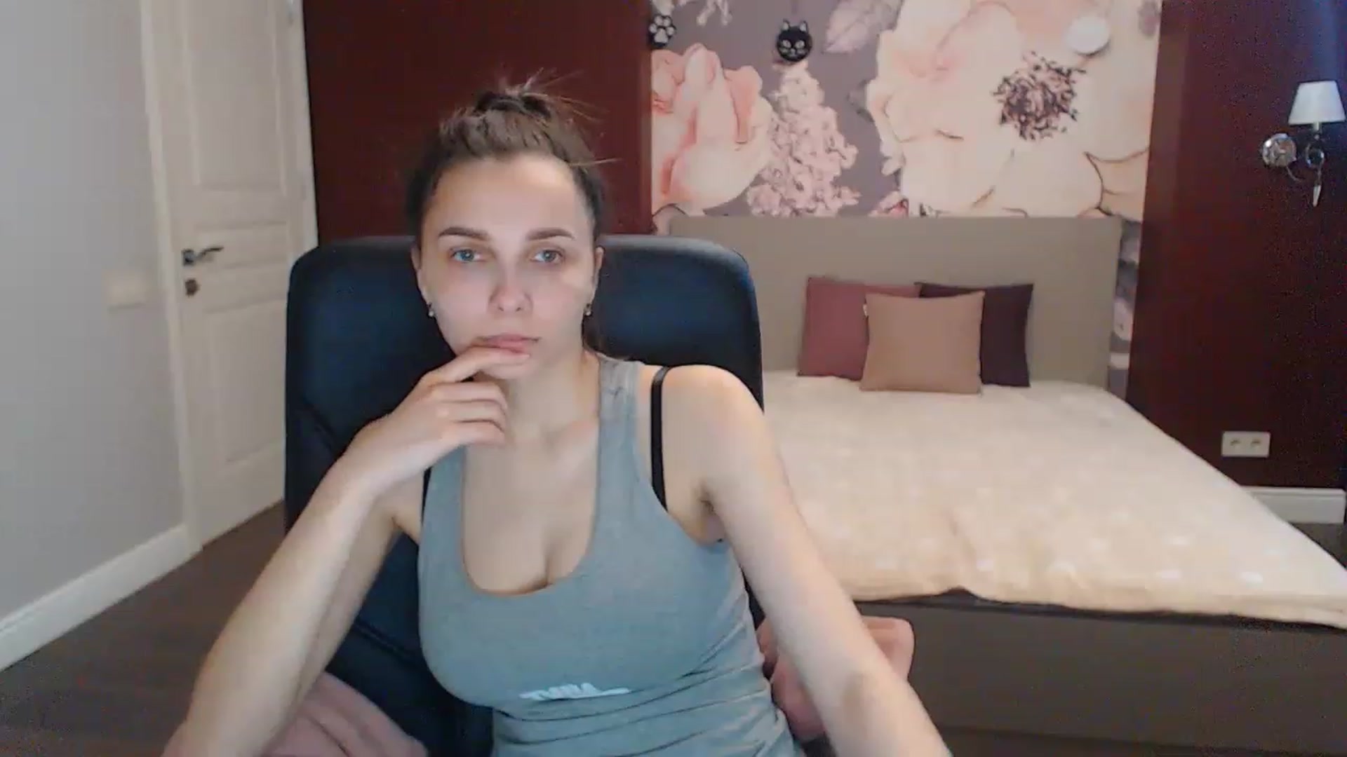 Gallery image thumbnail from Karina_Mils's myfreecams stream on, 05/11/2023, 10:10 image 17 of 20