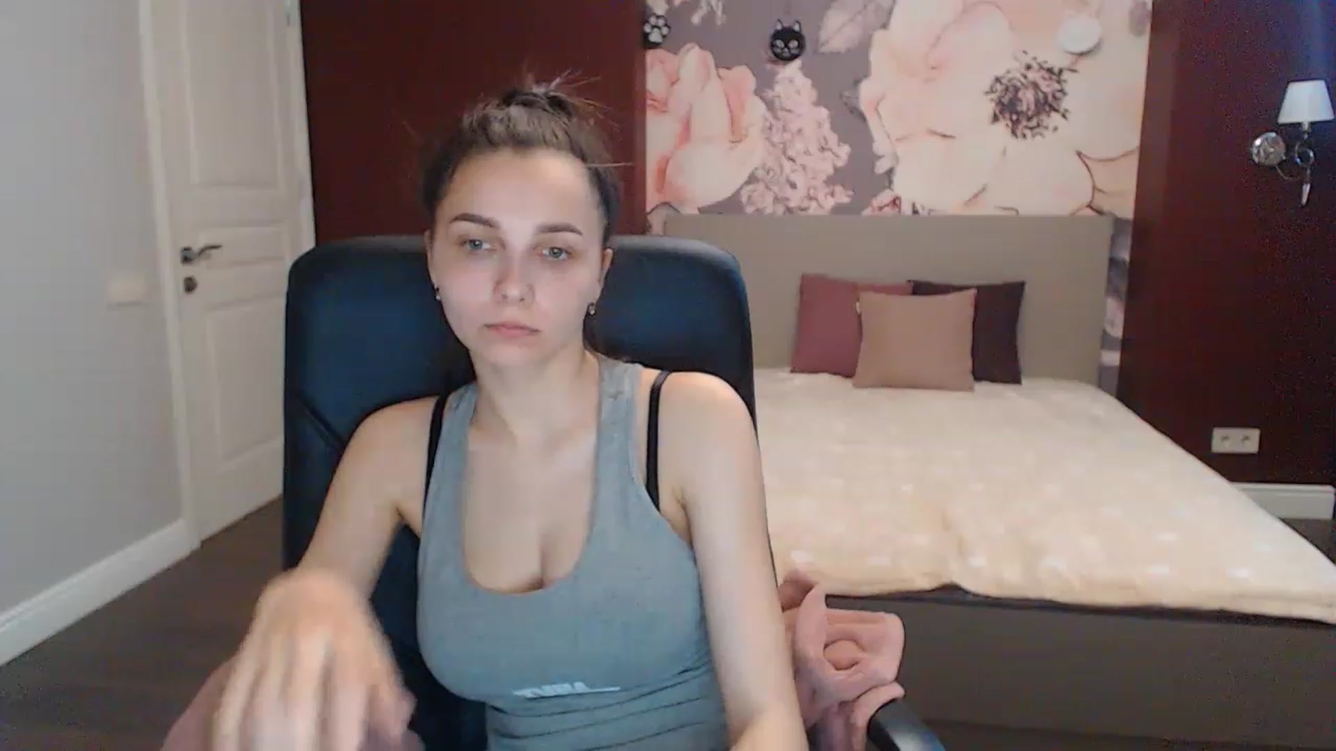Gallery image thumbnail from Karina_Mils's myfreecams stream on, 05/11/2023, 10:10 image 18 of 20