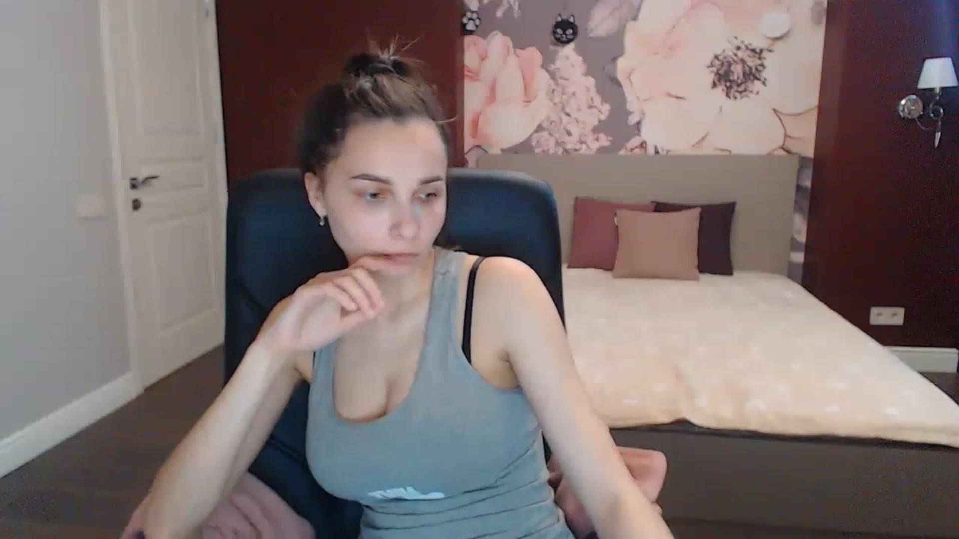 Gallery image thumbnail from Karina_Mils's myfreecams stream on, 05/11/2023, 10:10 image 19 of 20