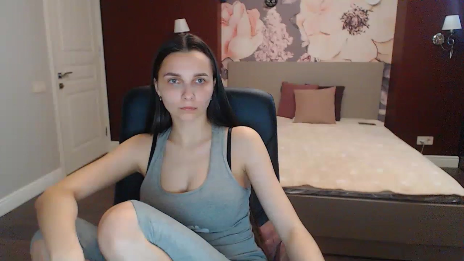Gallery image thumbnail from Karina_Mils's myfreecams stream on, 05/12/2023, 13:37 image 13 of 20