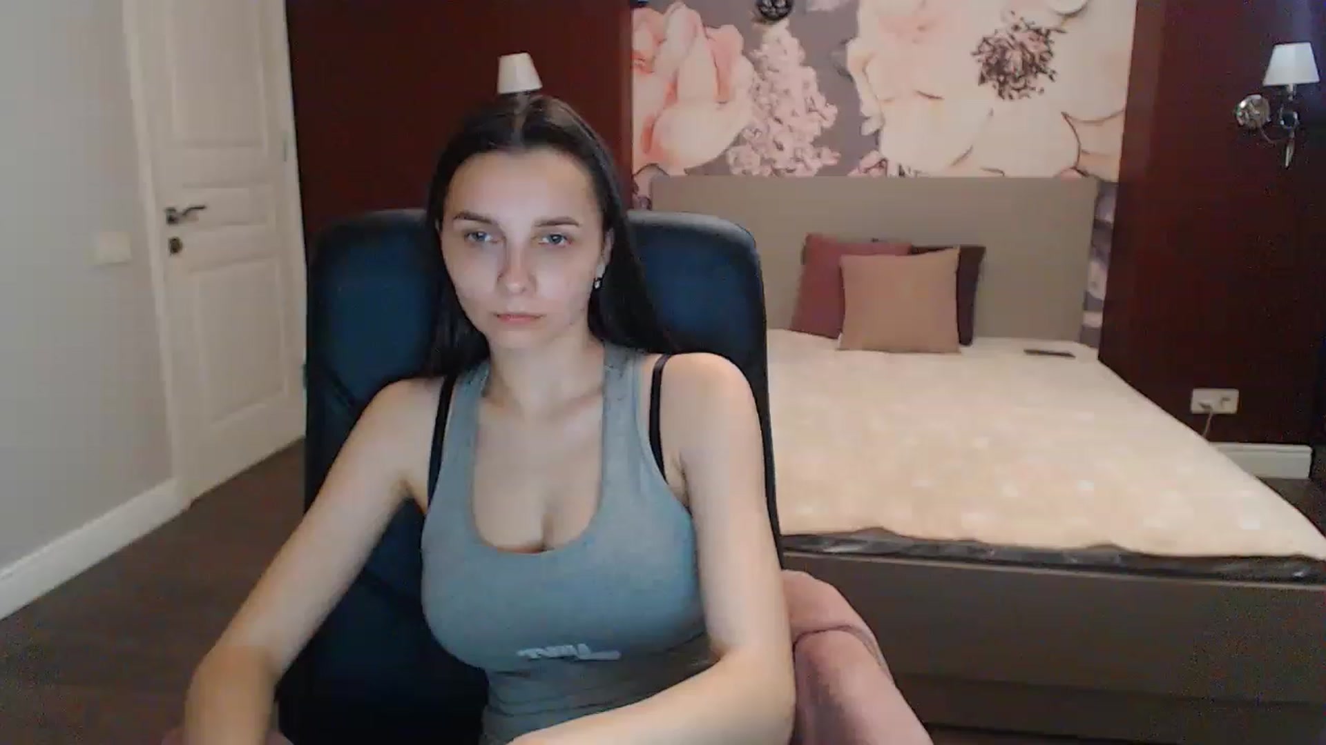 Gallery image thumbnail from Karina_Mils's myfreecams stream on, 05/12/2023, 13:37 image 17 of 20