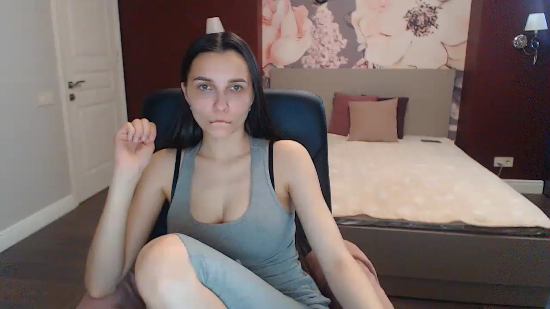 Gallery image thumbnail from Karina_Mils's myfreecams stream on, 05/12/2023, 13:37 image 4 of 20