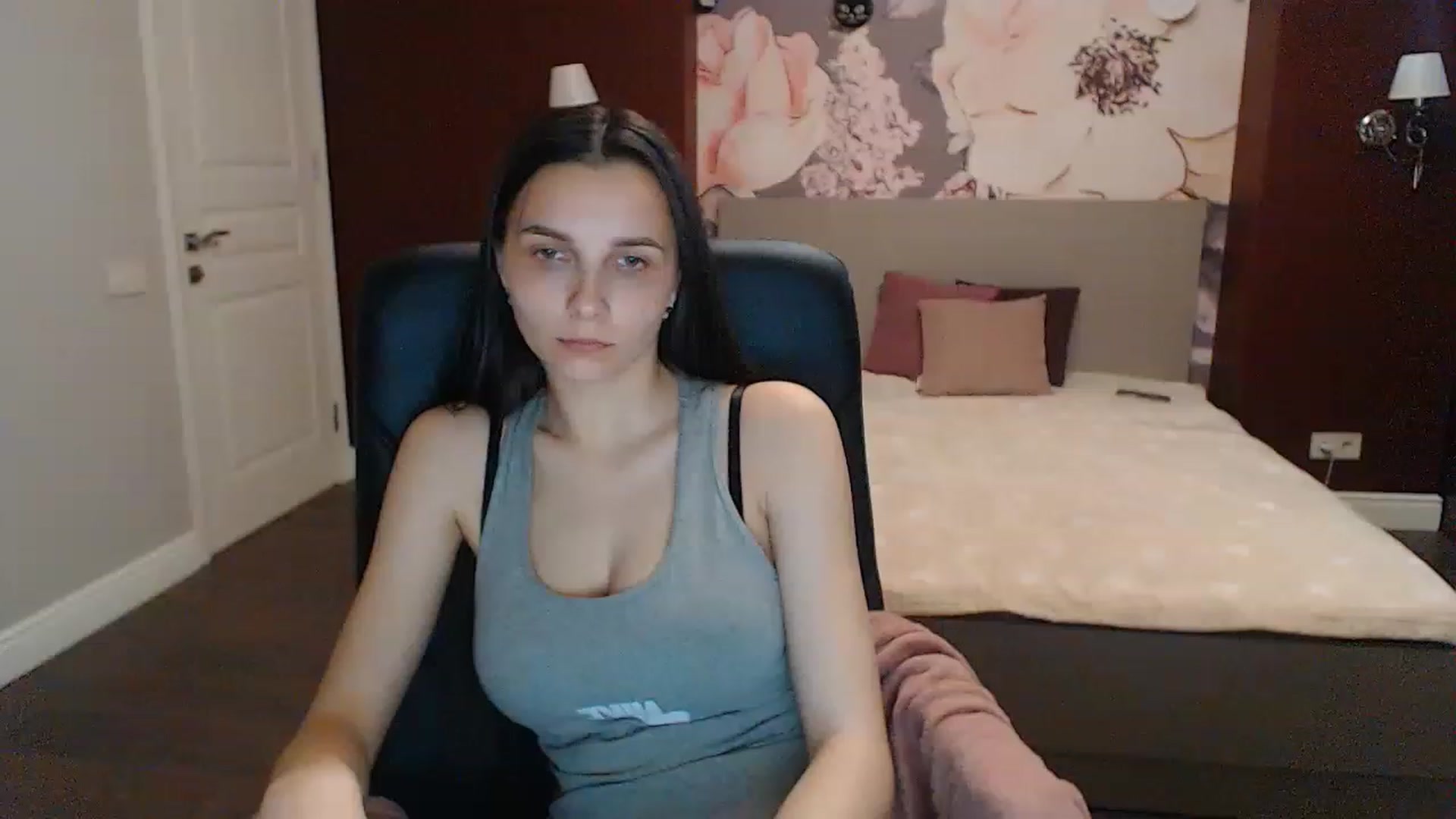 Gallery image thumbnail from Karina_Mils's myfreecams stream on, 05/12/2023, 15:02 image 10 of 20