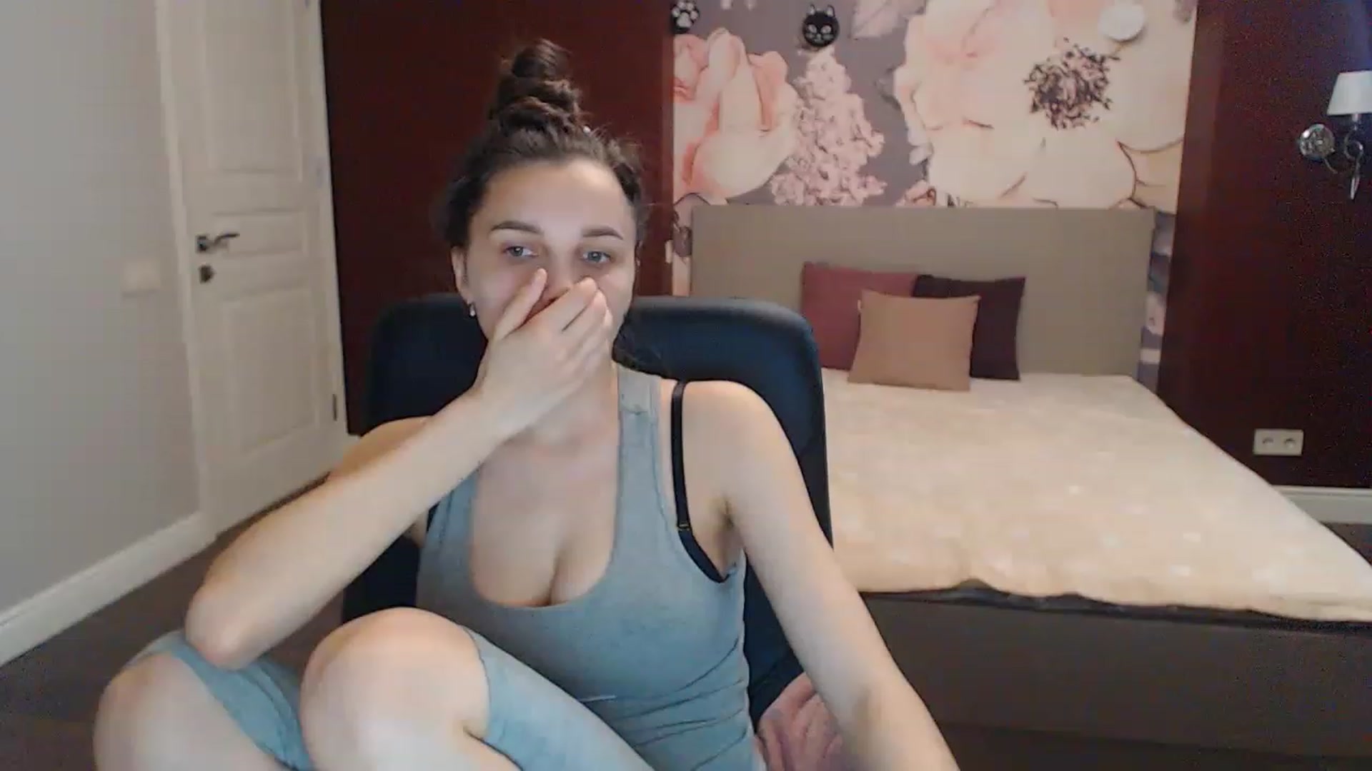 Gallery image thumbnail from Karina_Mils's myfreecams stream on, 05/13/2023, 14:17 image 15 of 20