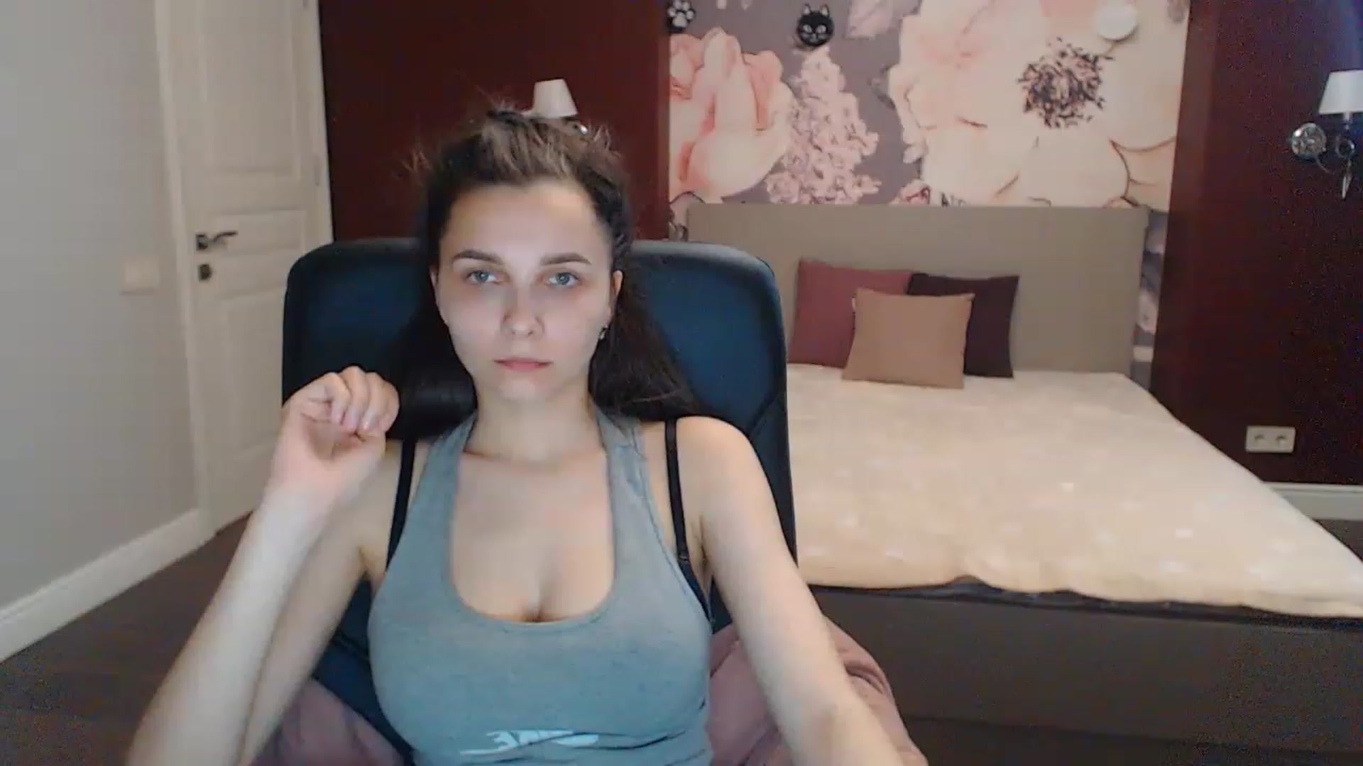 Gallery image thumbnail from Karina_Mils's myfreecams stream on, 05/13/2023, 14:17 image 12 of 20