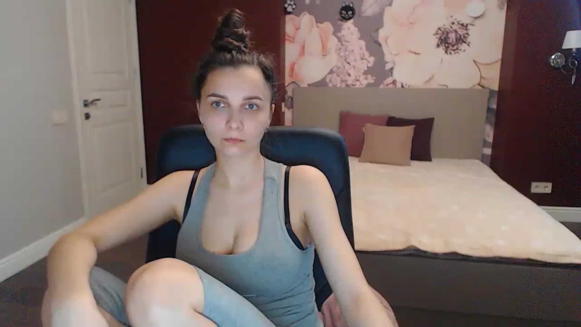Gallery image thumbnail from Karina_Mils's myfreecams stream on, 05/13/2023, 14:17 image 14 of 20