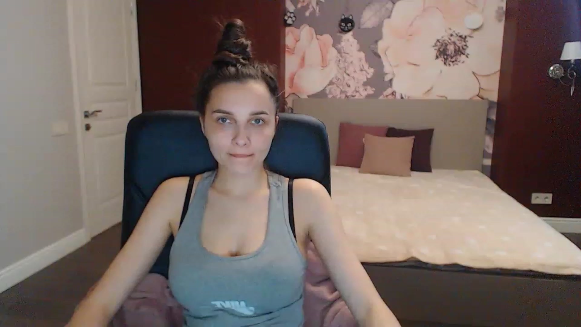 Gallery image thumbnail from Karina_Mils's myfreecams stream on, 05/13/2023, 14:17 image 20 of 20
