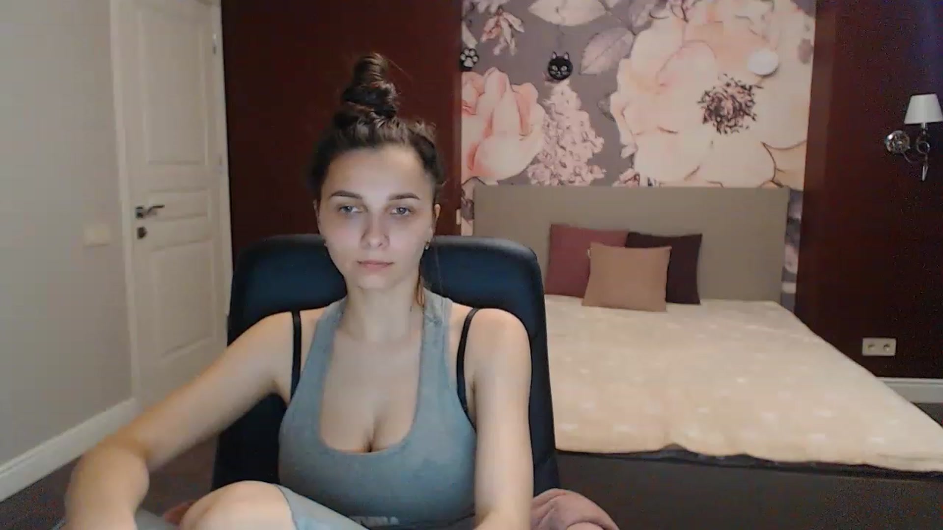 Gallery image thumbnail from Karina_Mils's myfreecams stream on, 05/13/2023, 15:42 image 10 of 20