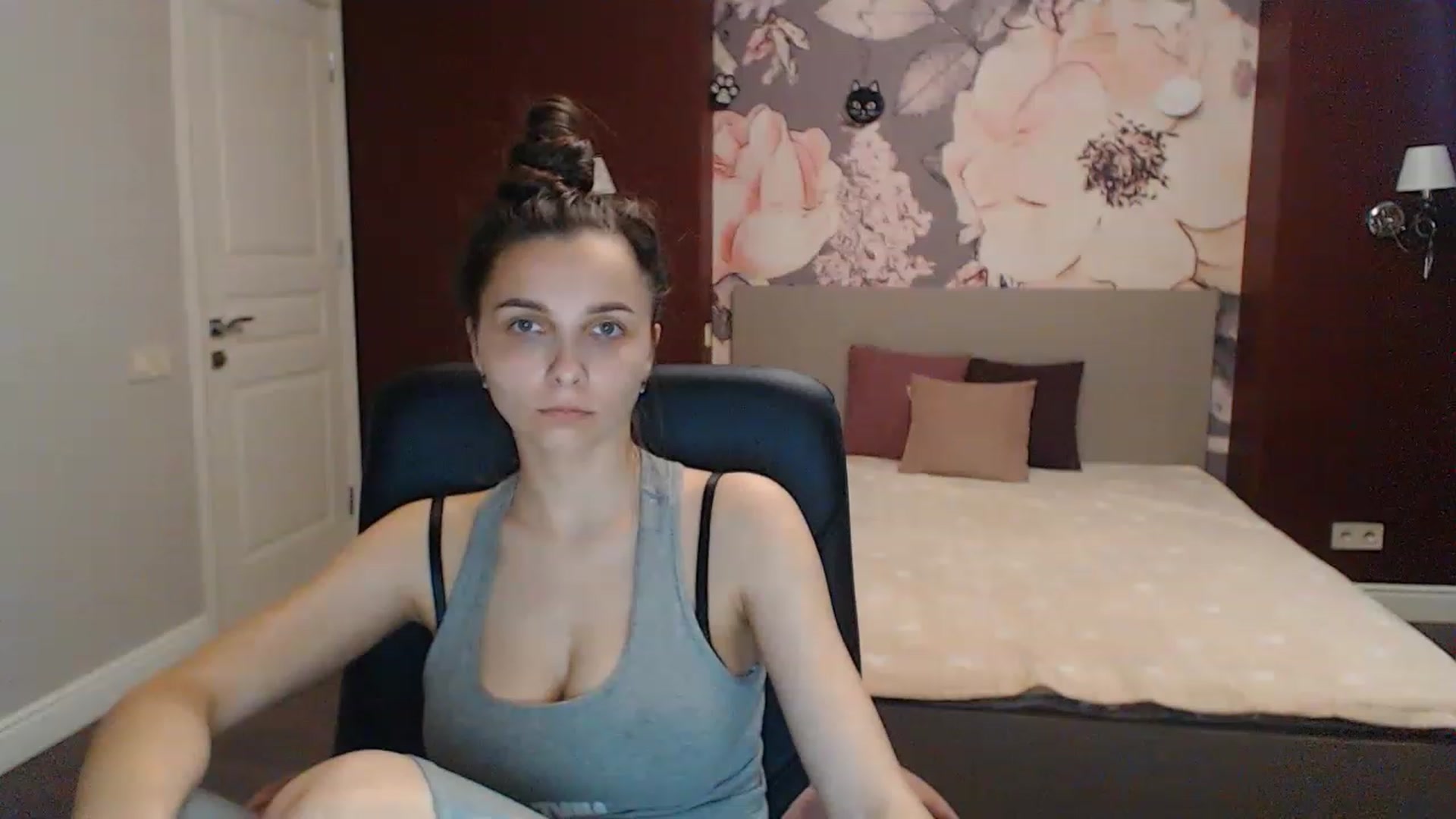 Gallery image thumbnail from Karina_Mils's myfreecams stream on, 05/13/2023, 15:42 image 11 of 20