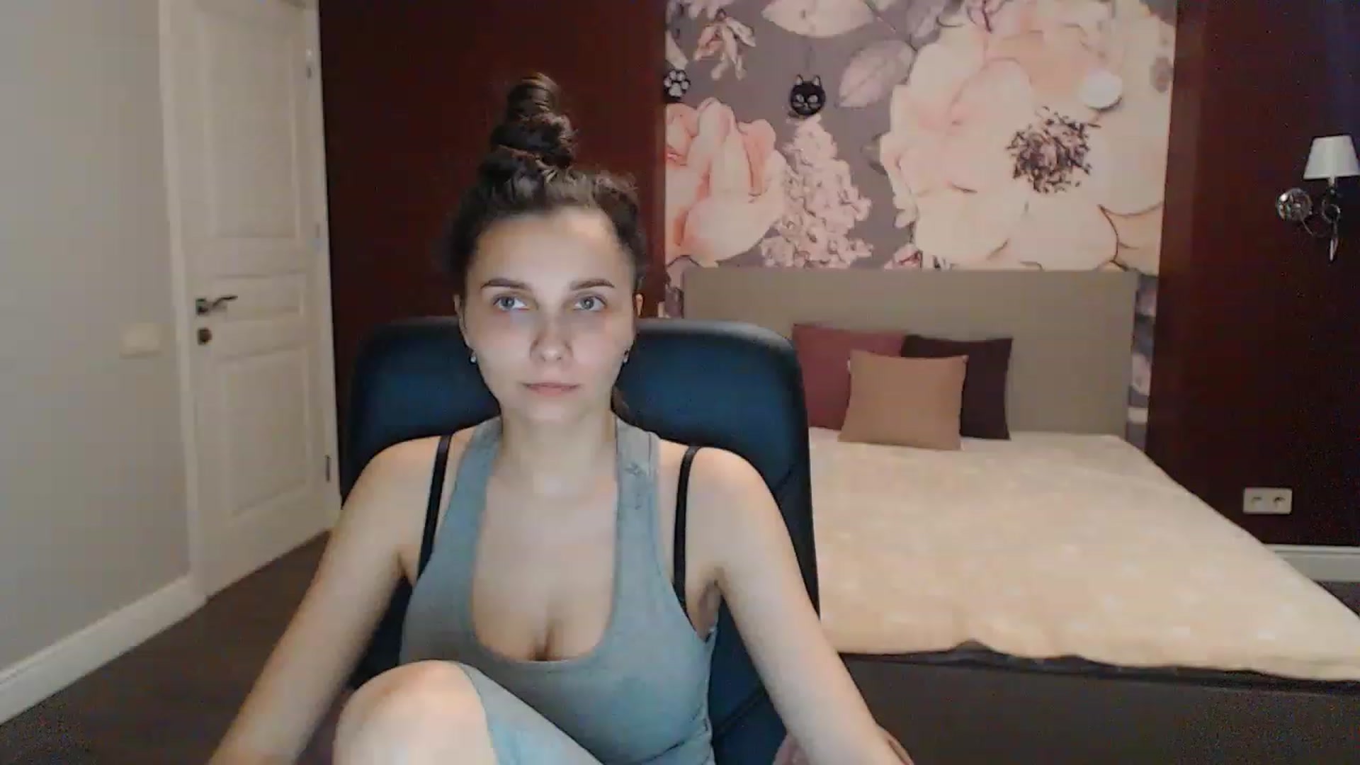 Gallery image thumbnail from Karina_Mils's myfreecams stream on, 05/13/2023, 15:42 image 18 of 20