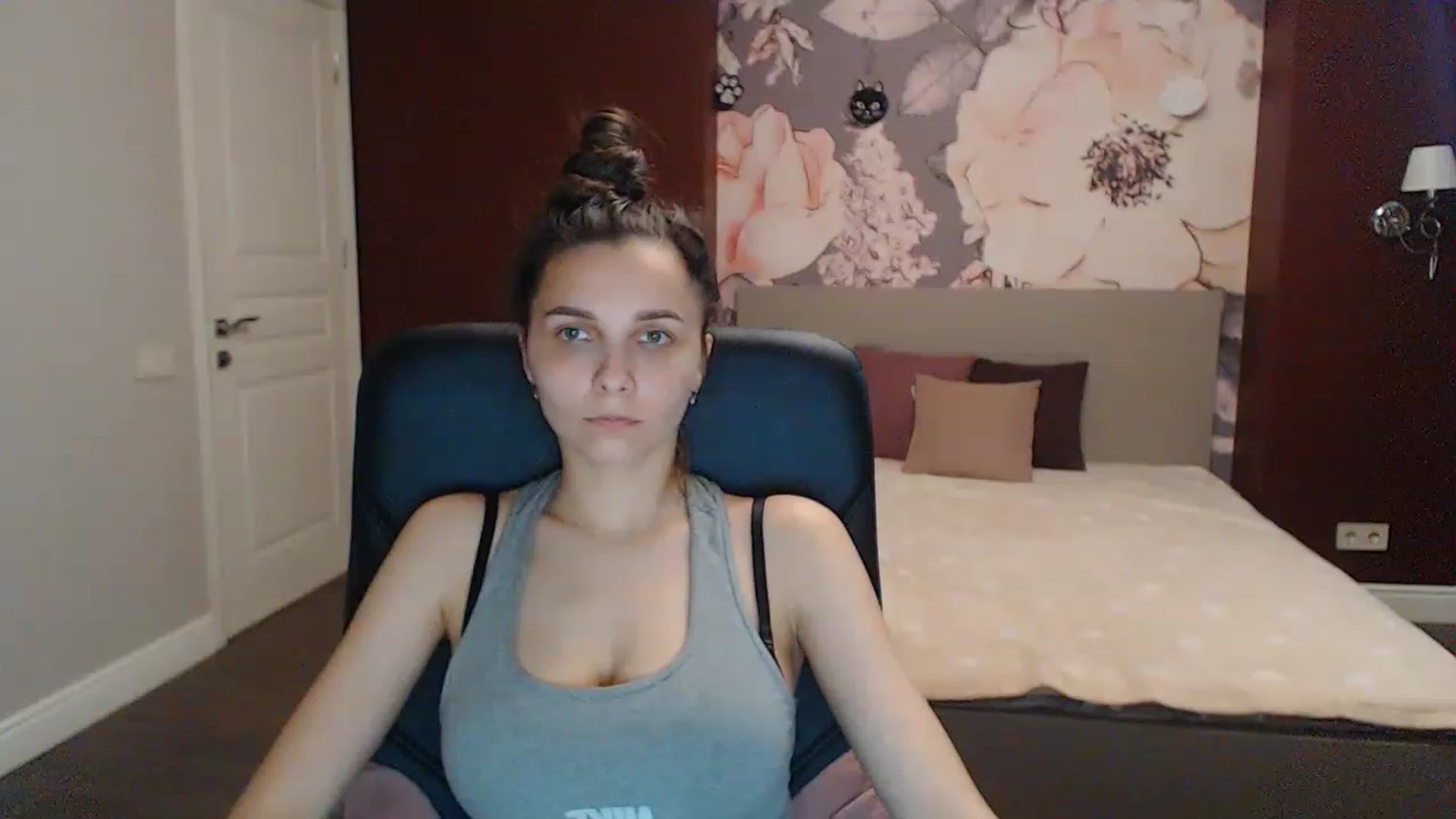 Gallery image thumbnail from Karina_Mils's myfreecams stream on, 05/13/2023, 15:42 image 8 of 20