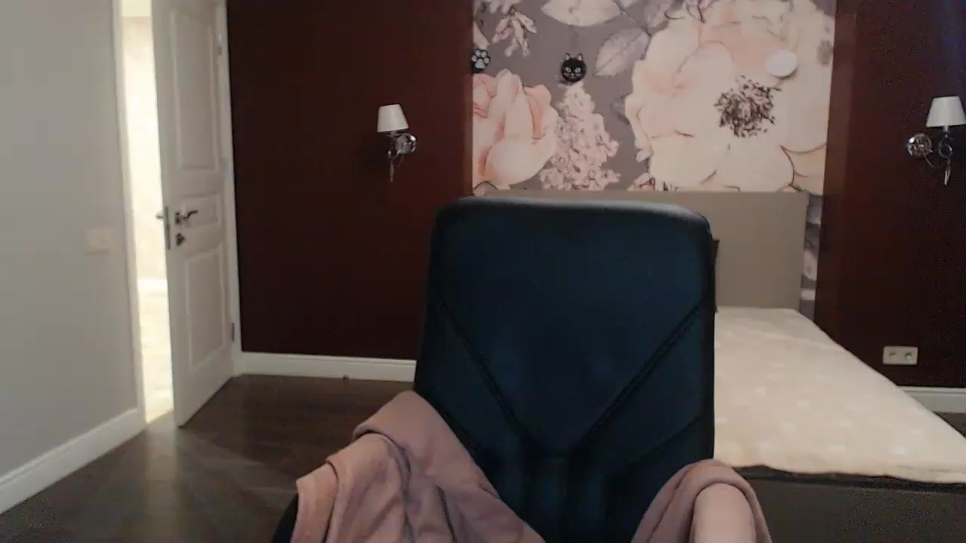 Gallery image thumbnail from Karina_Mils's myfreecams stream on, 05/13/2023, 15:42 image 16 of 20