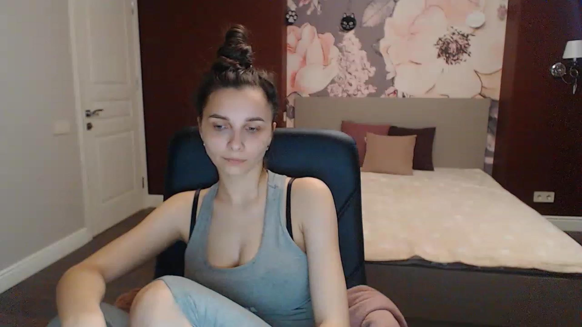 Gallery image thumbnail from Karina_Mils's myfreecams stream on, 05/13/2023, 15:42 image 5 of 20