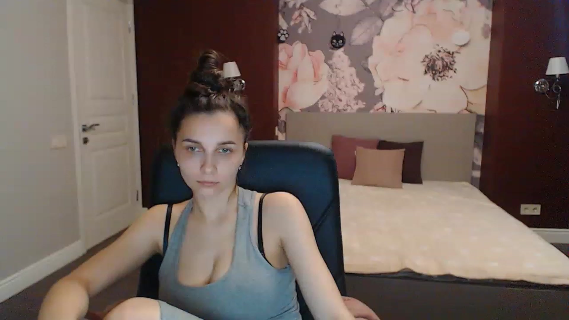 Gallery image thumbnail from Karina_Mils's myfreecams stream on, 05/13/2023, 15:42 image 13 of 20