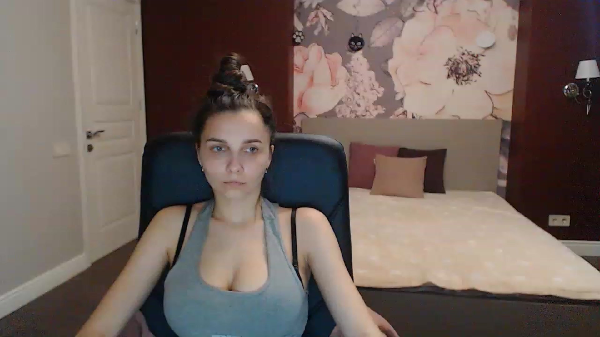 Gallery image thumbnail from Karina_Mils's myfreecams stream on, 05/13/2023, 15:42 image 14 of 20