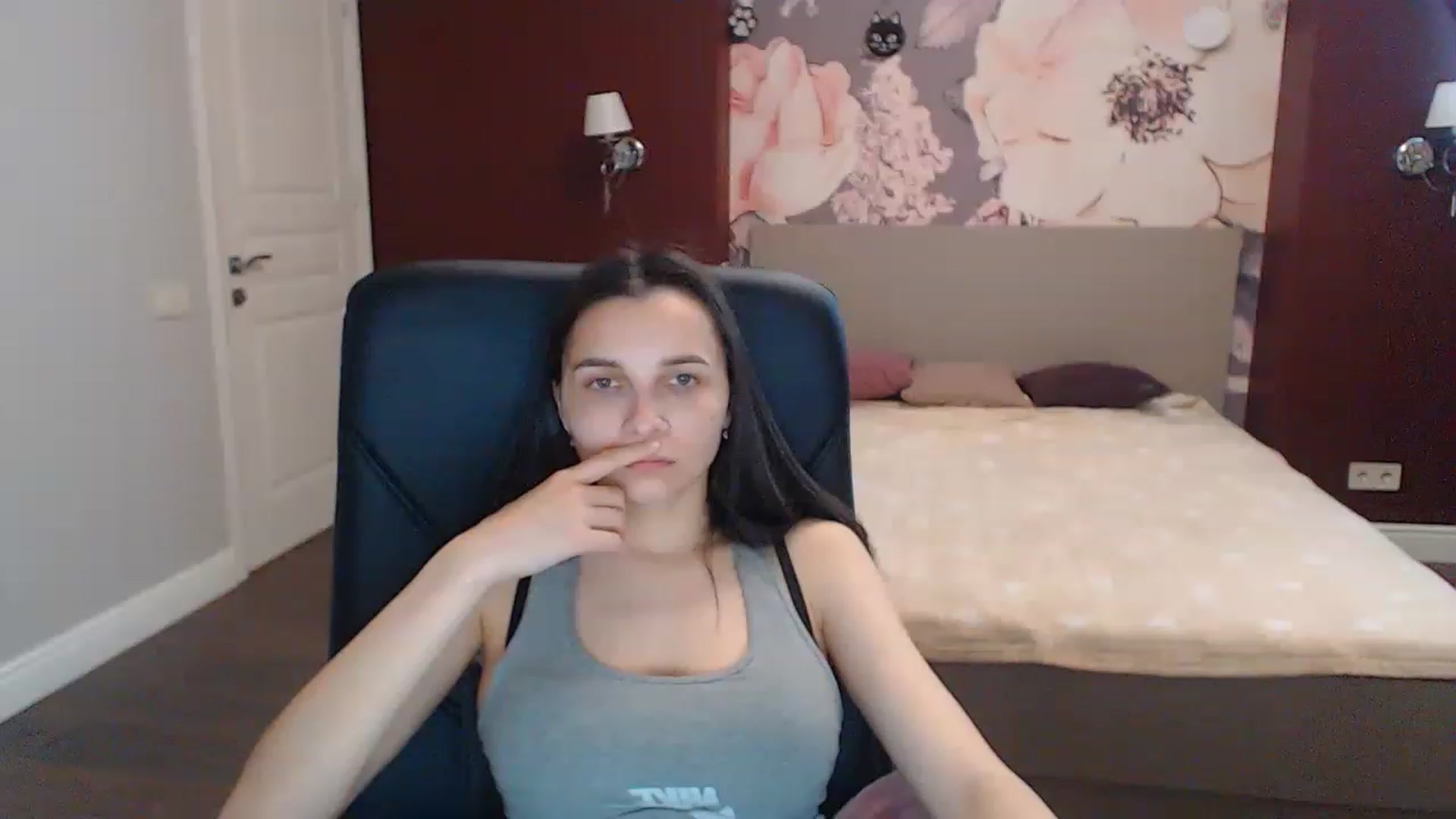 Gallery image thumbnail from Karina_Mils's myfreecams stream on, 05/17/2023, 11:04 image 15 of 20