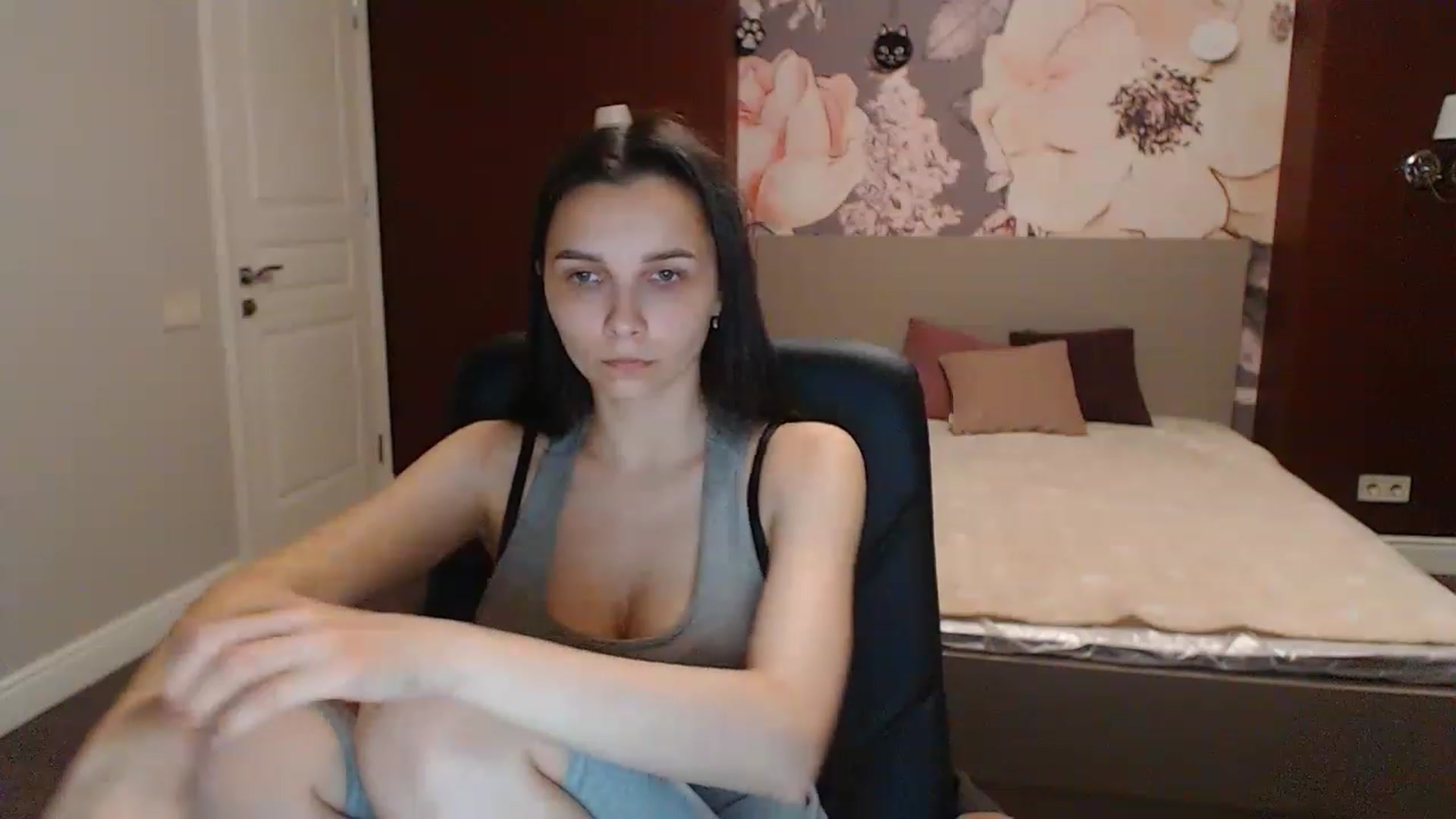 Gallery image thumbnail from Karina_Mils's myfreecams stream on, 05/19/2023, 17:04 image 6 of 20