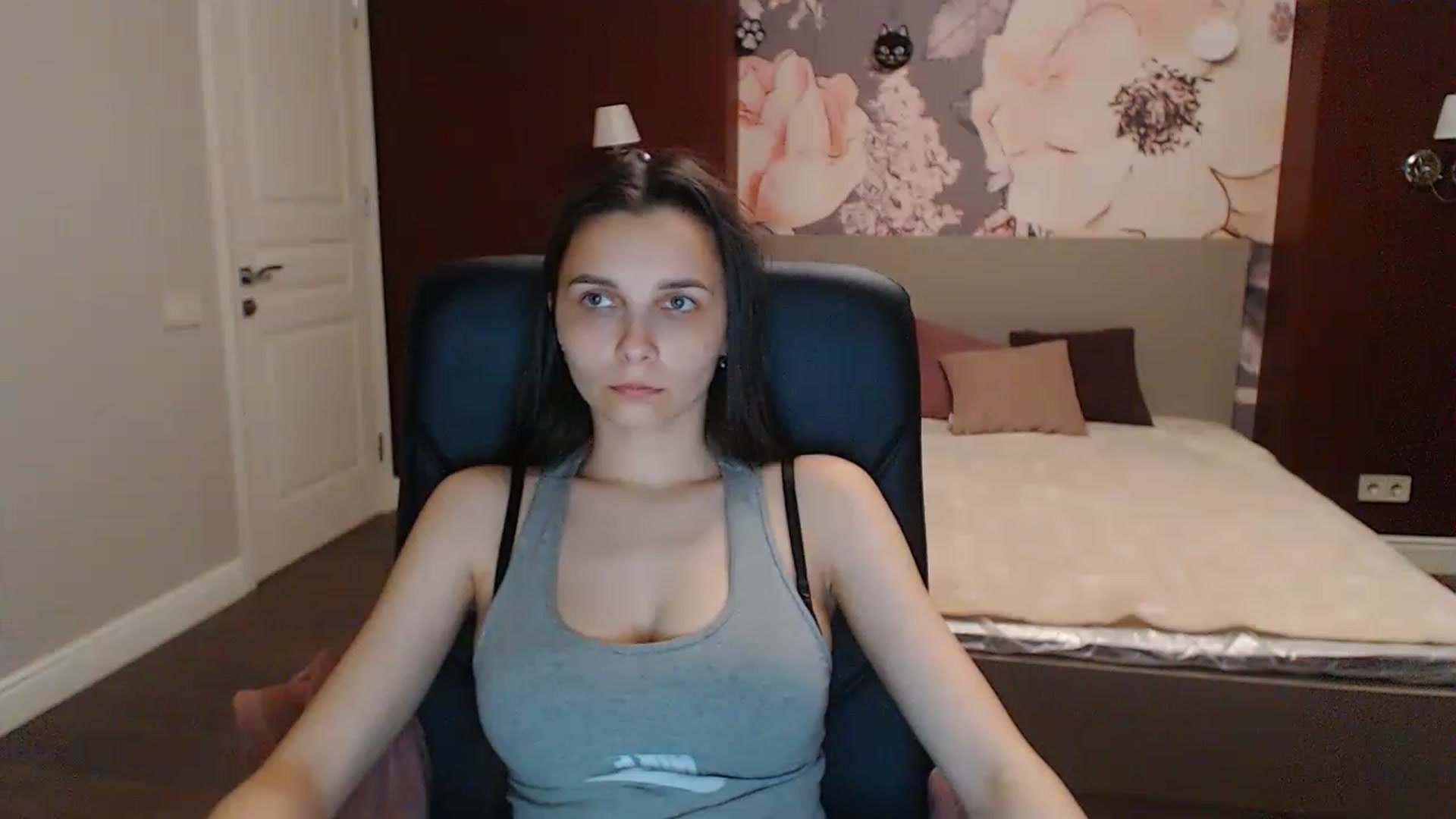 Gallery image thumbnail from Karina_Mils's myfreecams stream on, 05/19/2023, 17:04 image 3 of 20