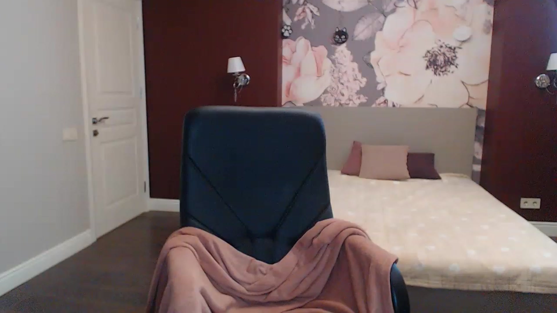 Gallery image thumbnail from Karina_Mils's myfreecams stream on, 05/20/2023, 14:52 image 13 of 20