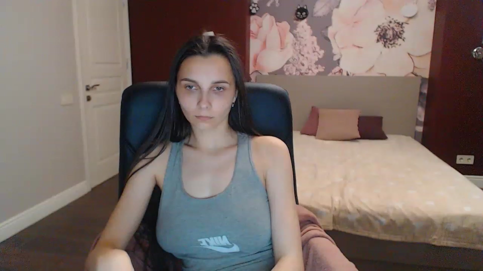 Gallery image thumbnail from Karina_Mils's myfreecams stream on, 05/20/2023, 16:09 image 15 of 20