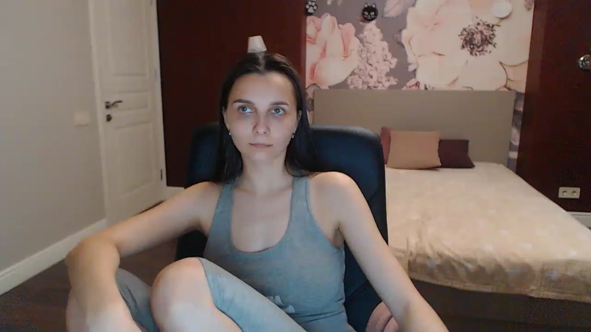 Gallery image thumbnail from Karina_Mils's myfreecams stream on, 05/20/2023, 16:45 image 14 of 20
