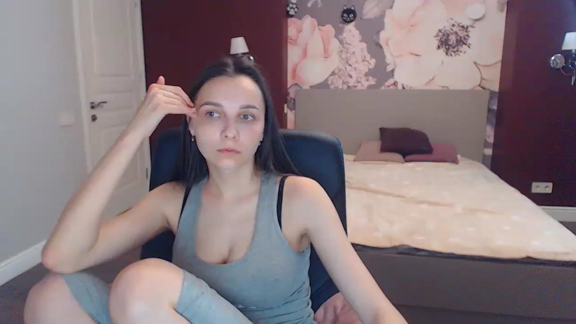 Gallery image thumbnail from Karina_Mils's myfreecams stream on, 05/24/2023, 10:06 image 16 of 20
