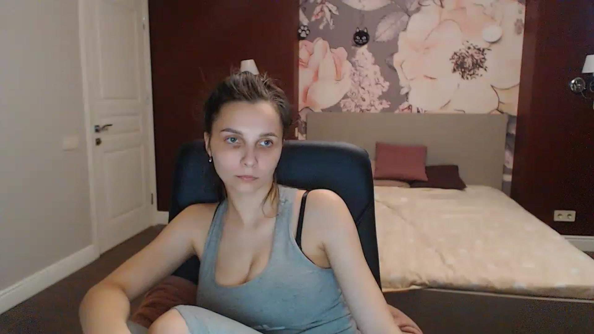 Gallery image thumbnail from Karina_Mils's myfreecams stream on, 05/26/2023, 15:50 image 1 of 20