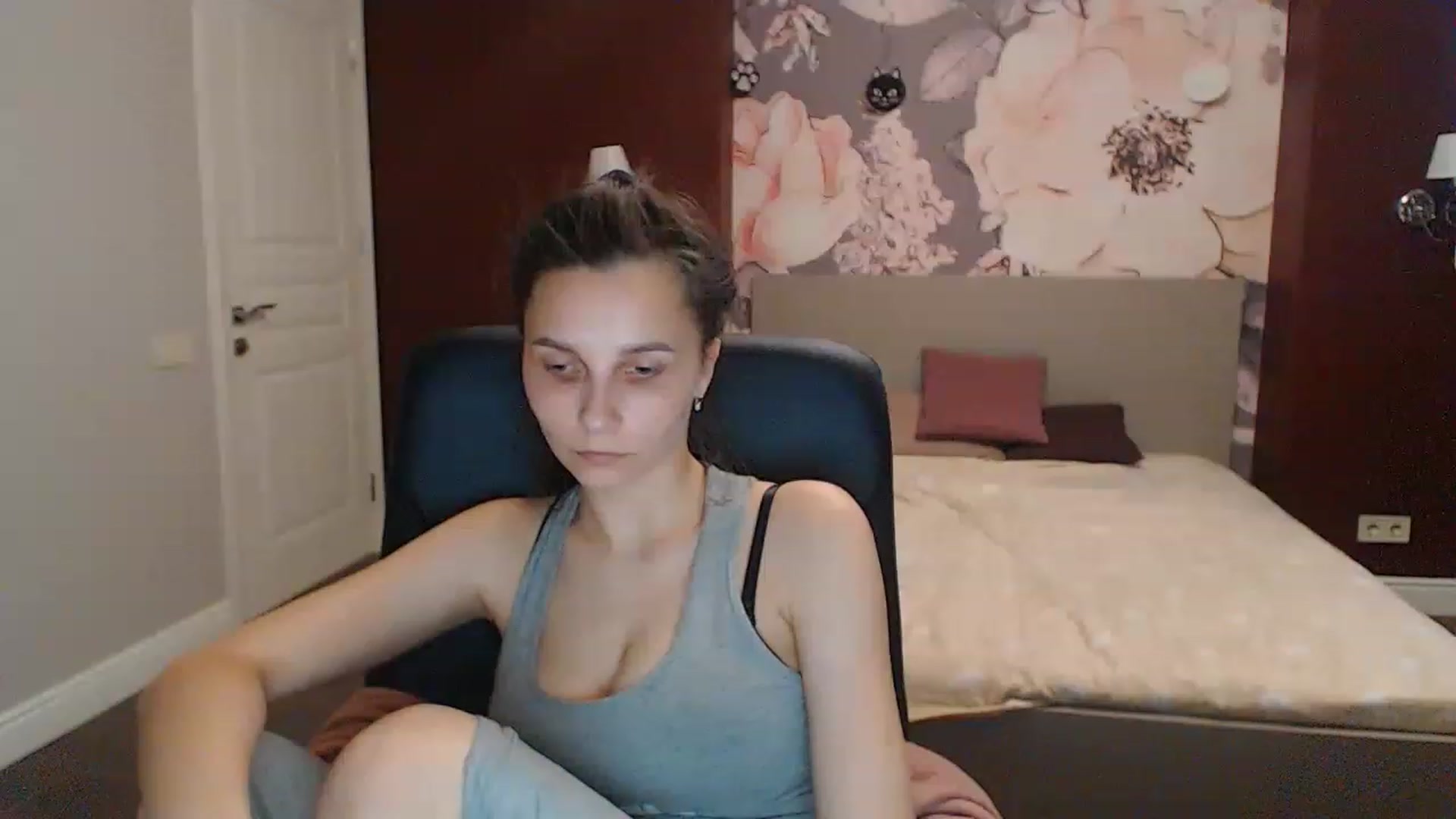 Gallery image thumbnail from Karina_Mils's myfreecams stream on, 05/26/2023, 15:50 image 13 of 20
