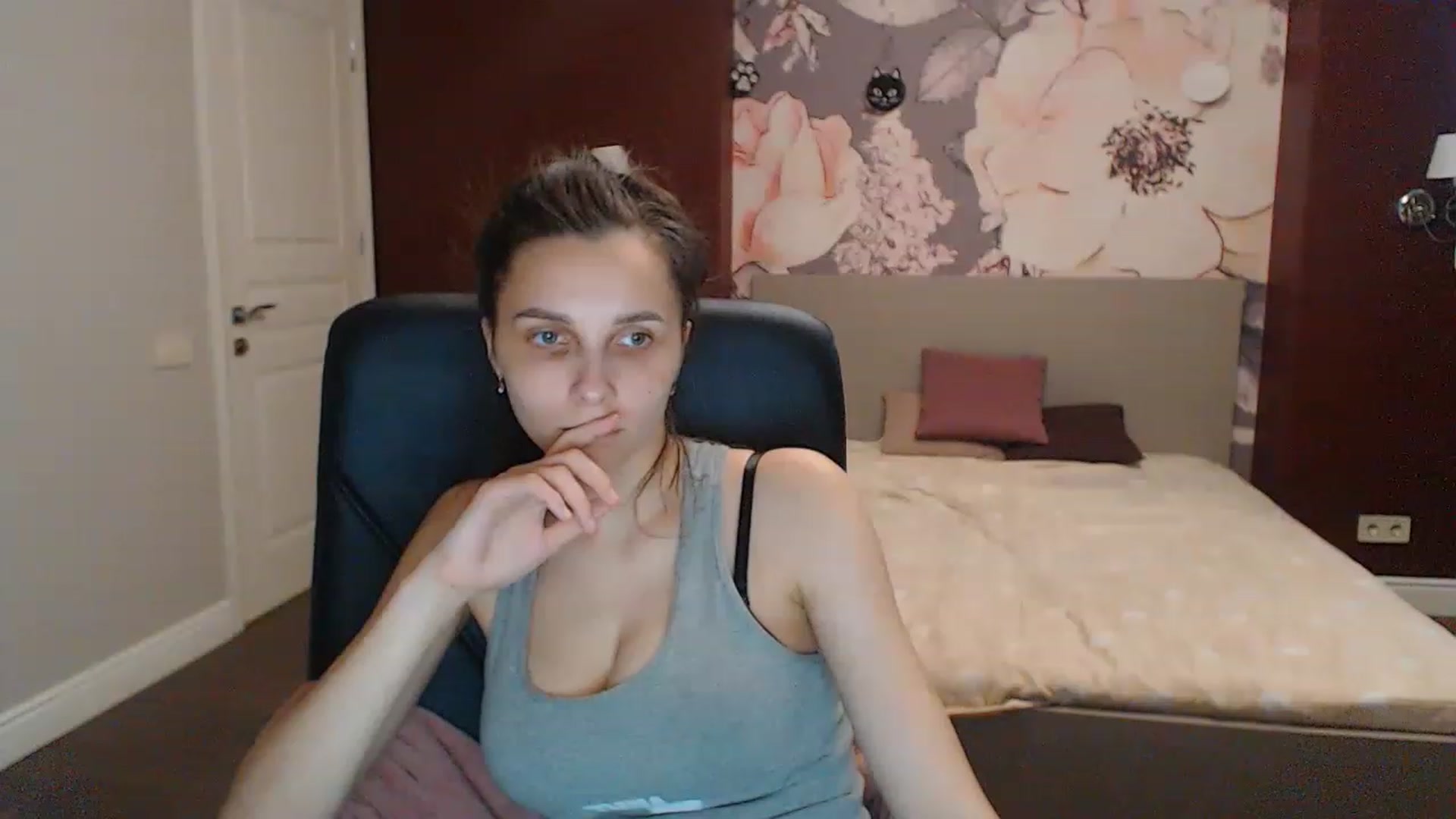Gallery image thumbnail from Karina_Mils's myfreecams stream on, 05/26/2023, 15:50 image 7 of 20