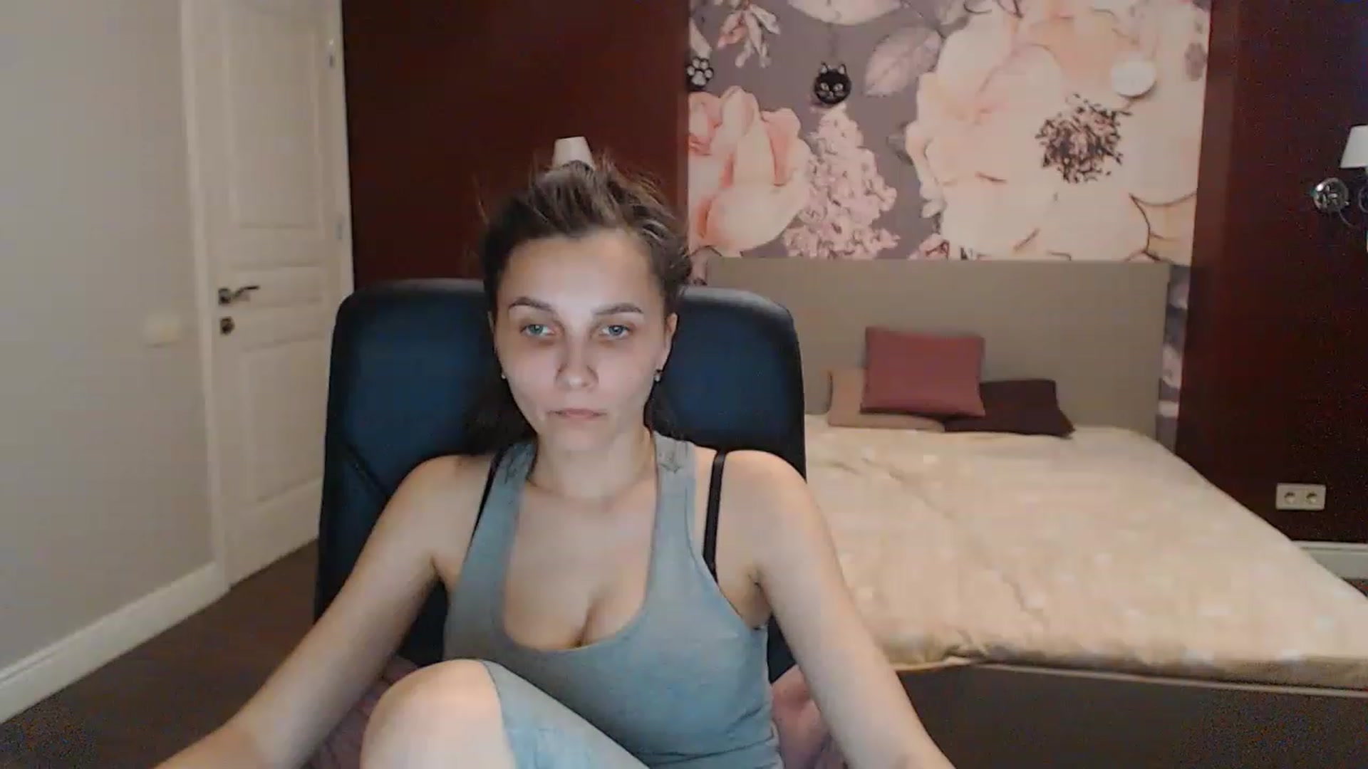 Gallery image thumbnail from Karina_Mils's myfreecams stream on, 05/26/2023, 15:50 image 17 of 20