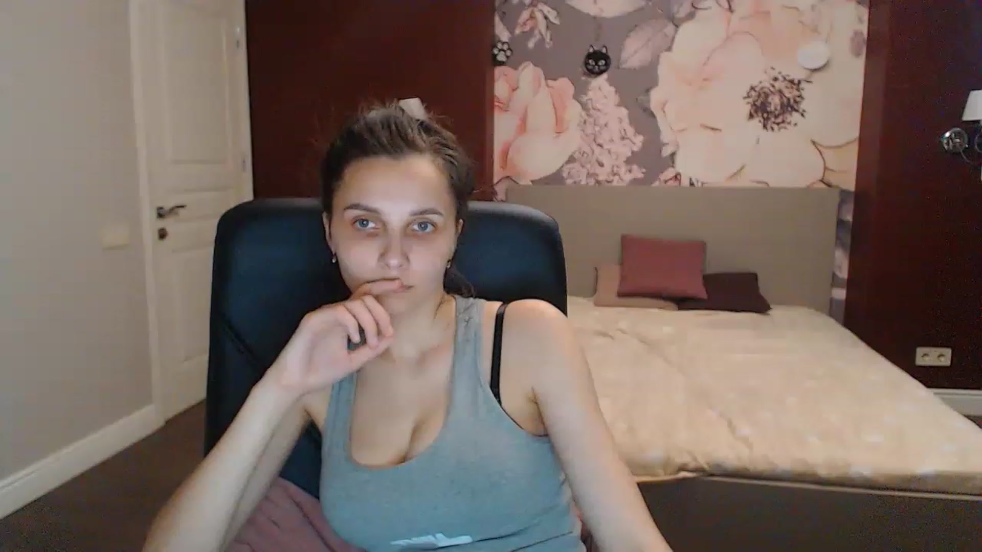 Gallery image thumbnail from Karina_Mils's myfreecams stream on, 05/26/2023, 15:50 image 8 of 20