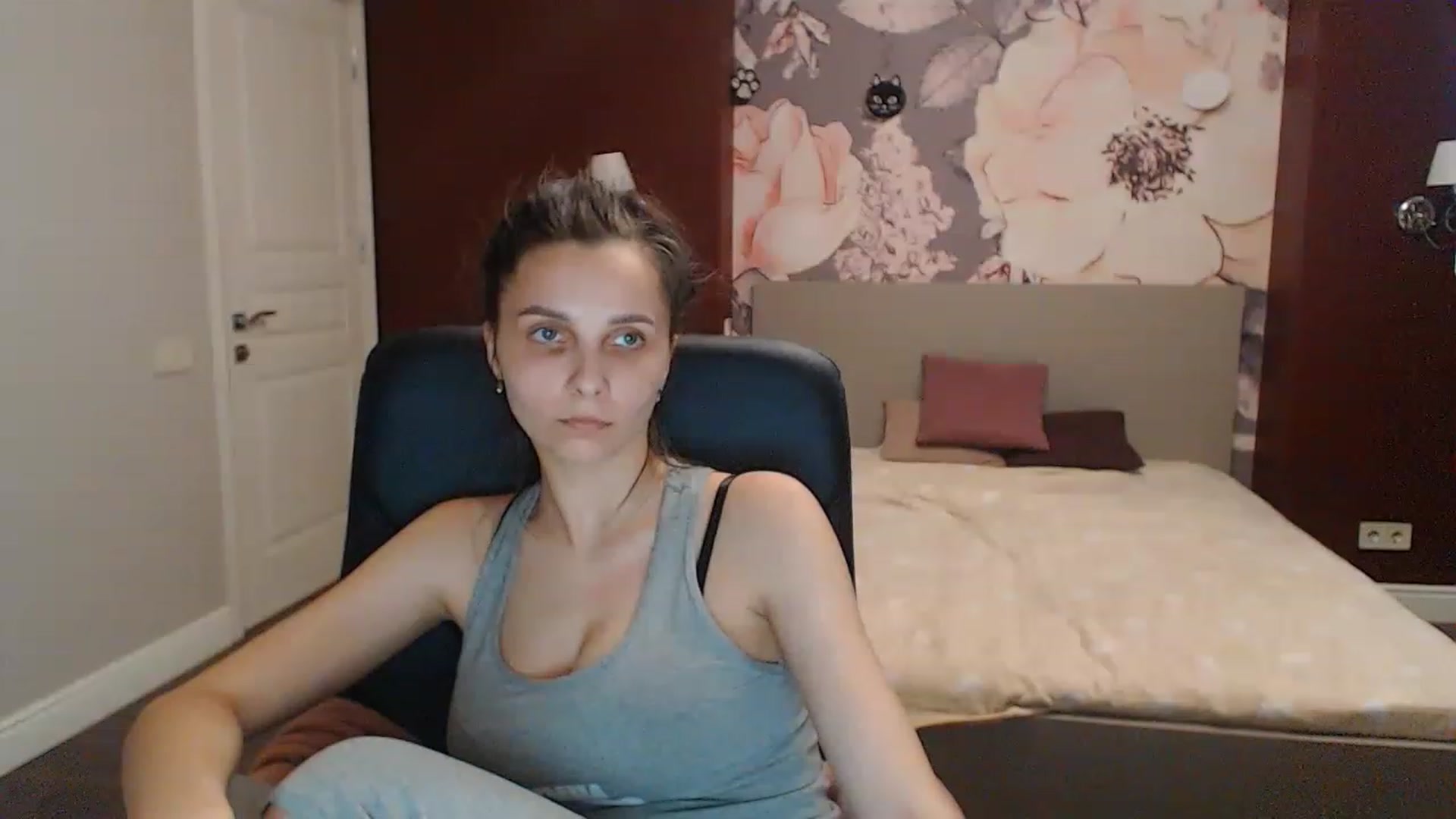 Gallery image thumbnail from Karina_Mils's myfreecams stream on, 05/26/2023, 16:08 image 13 of 20