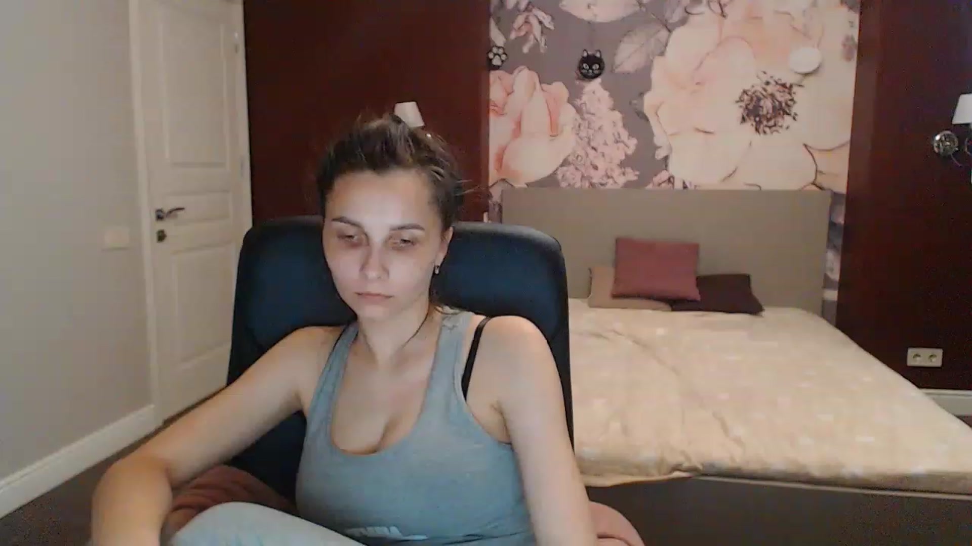 Gallery image thumbnail from Karina_Mils's myfreecams stream on, 05/26/2023, 16:08 image 15 of 20