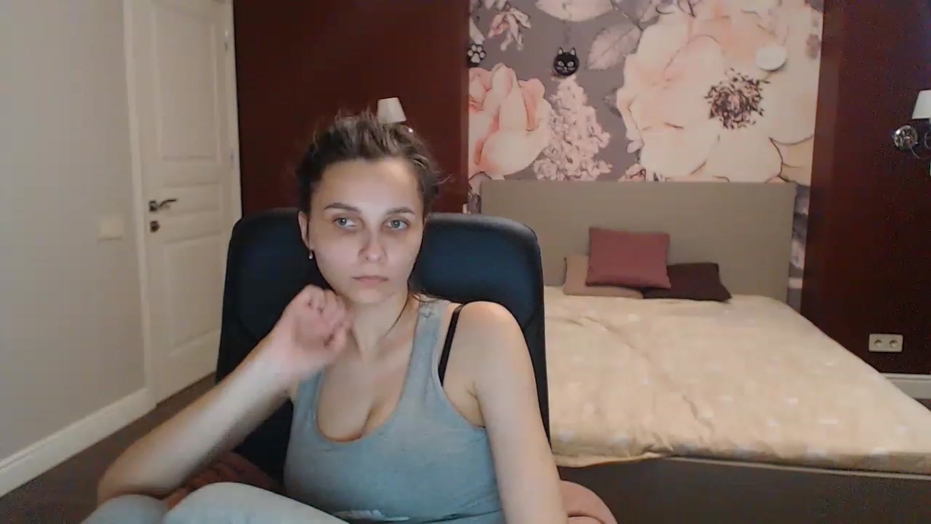 Gallery image thumbnail from Karina_Mils's myfreecams stream on, 05/26/2023, 16:08 image 16 of 20
