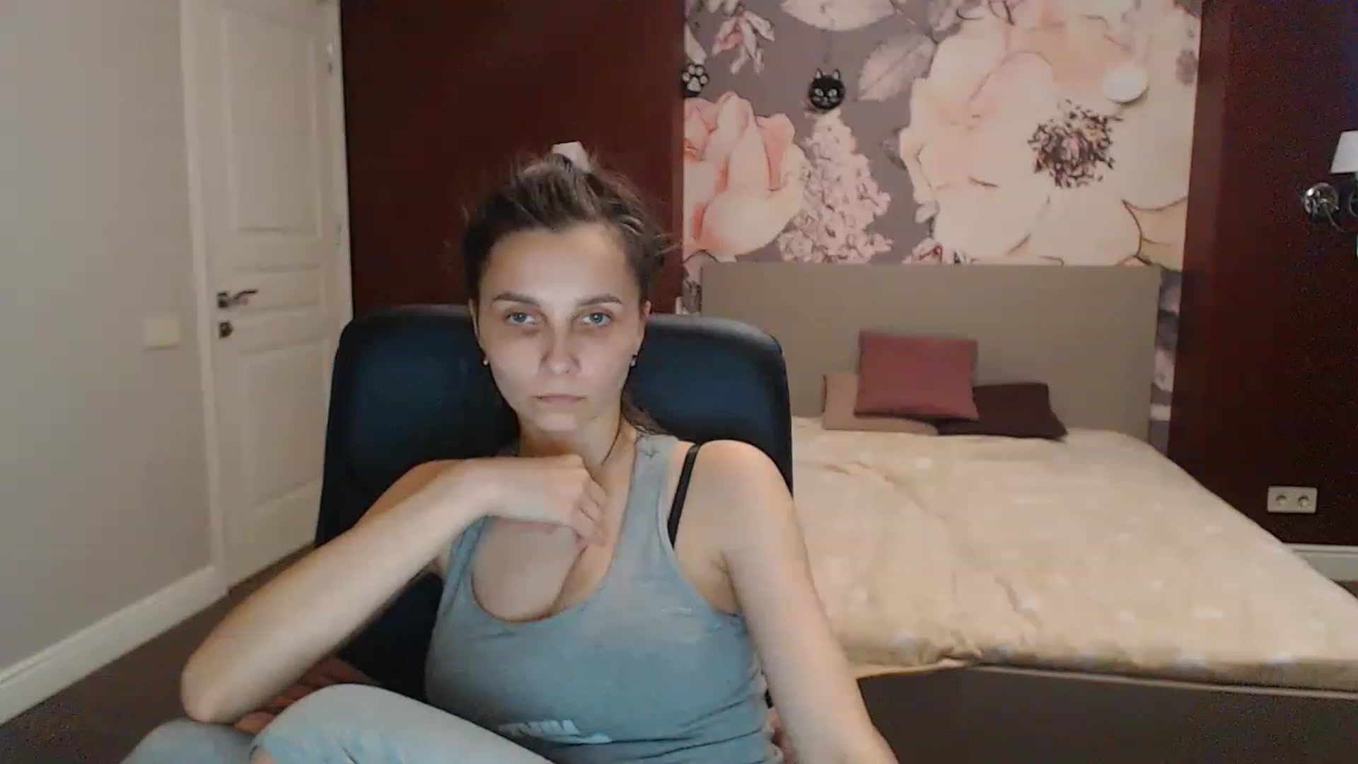 Gallery image thumbnail from Karina_Mils's myfreecams stream on, 05/26/2023, 16:08 image 6 of 20