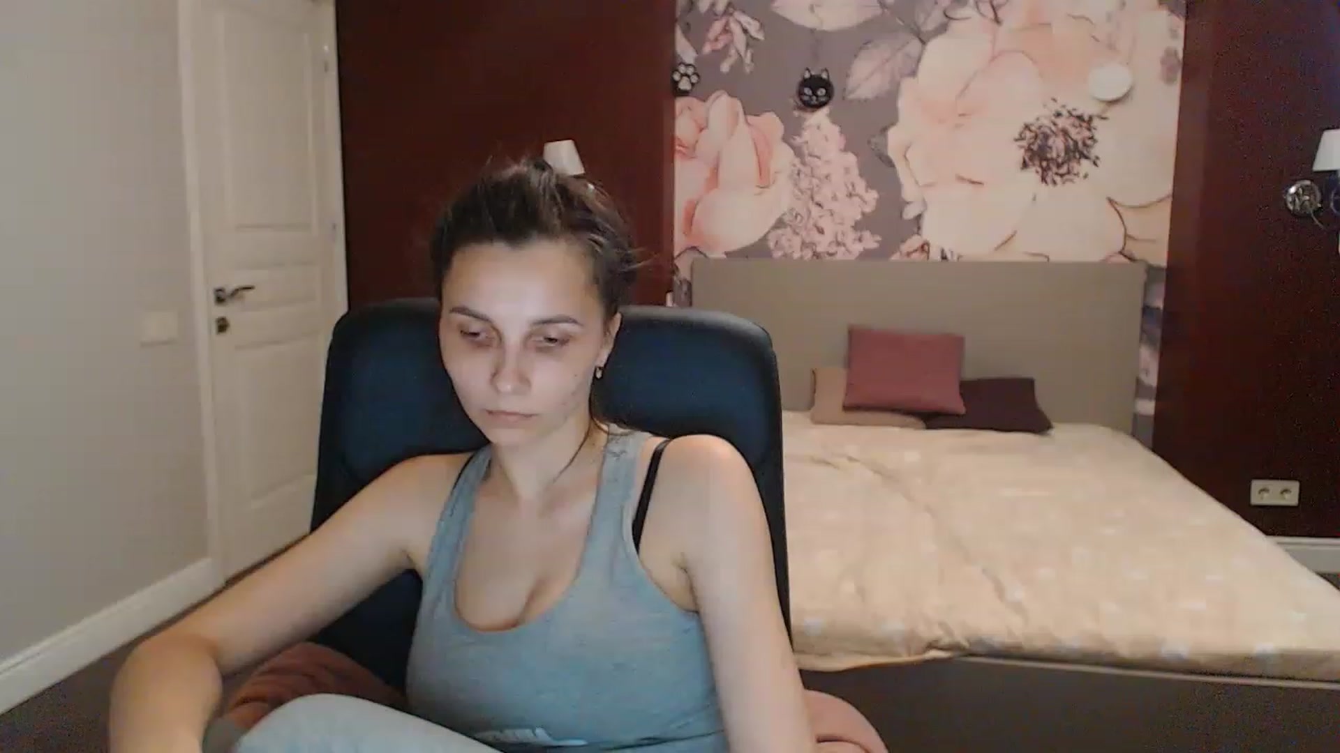 Gallery image thumbnail from Karina_Mils's myfreecams stream on, 05/26/2023, 16:08 image 18 of 20