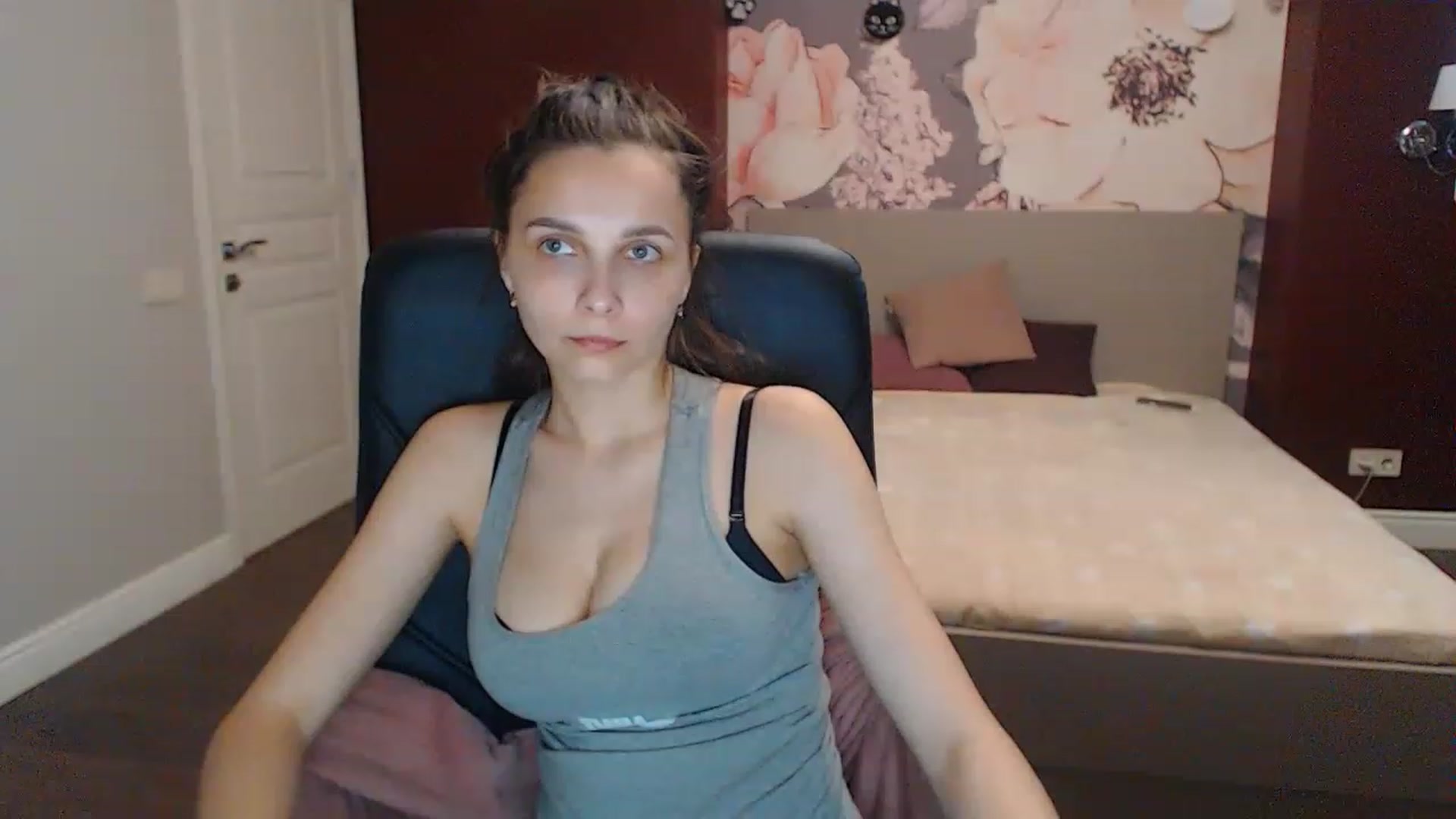 Gallery image thumbnail from Karina_Mils's myfreecams stream on, 05/27/2023, 12:05 image 15 of 20