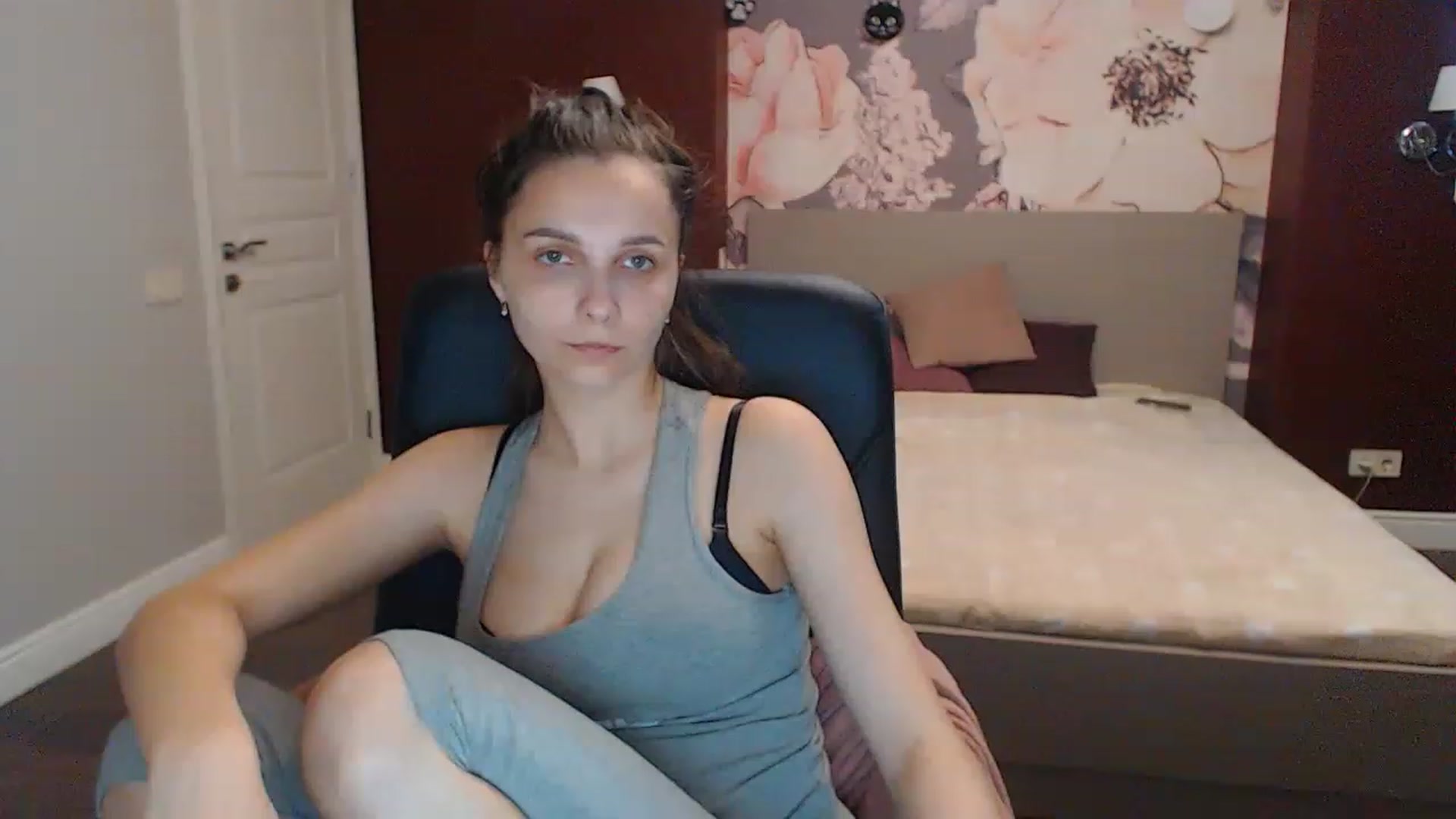 Gallery image thumbnail from Karina_Mils's myfreecams stream on, 05/27/2023, 12:05 image 12 of 20