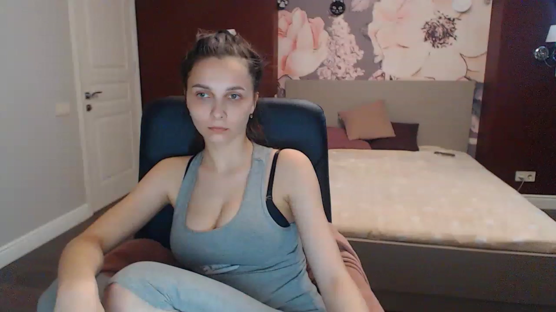 Gallery image thumbnail from Karina_Mils's myfreecams stream on, 05/27/2023, 12:05 image 8 of 20