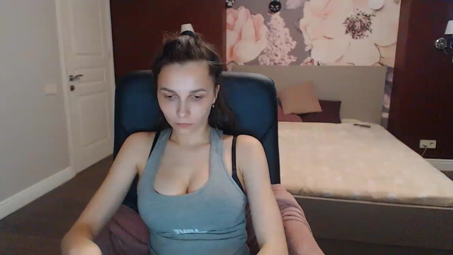 Gallery image thumbnail from Karina_Mils's myfreecams stream on, 05/27/2023, 12:05 image 18 of 20