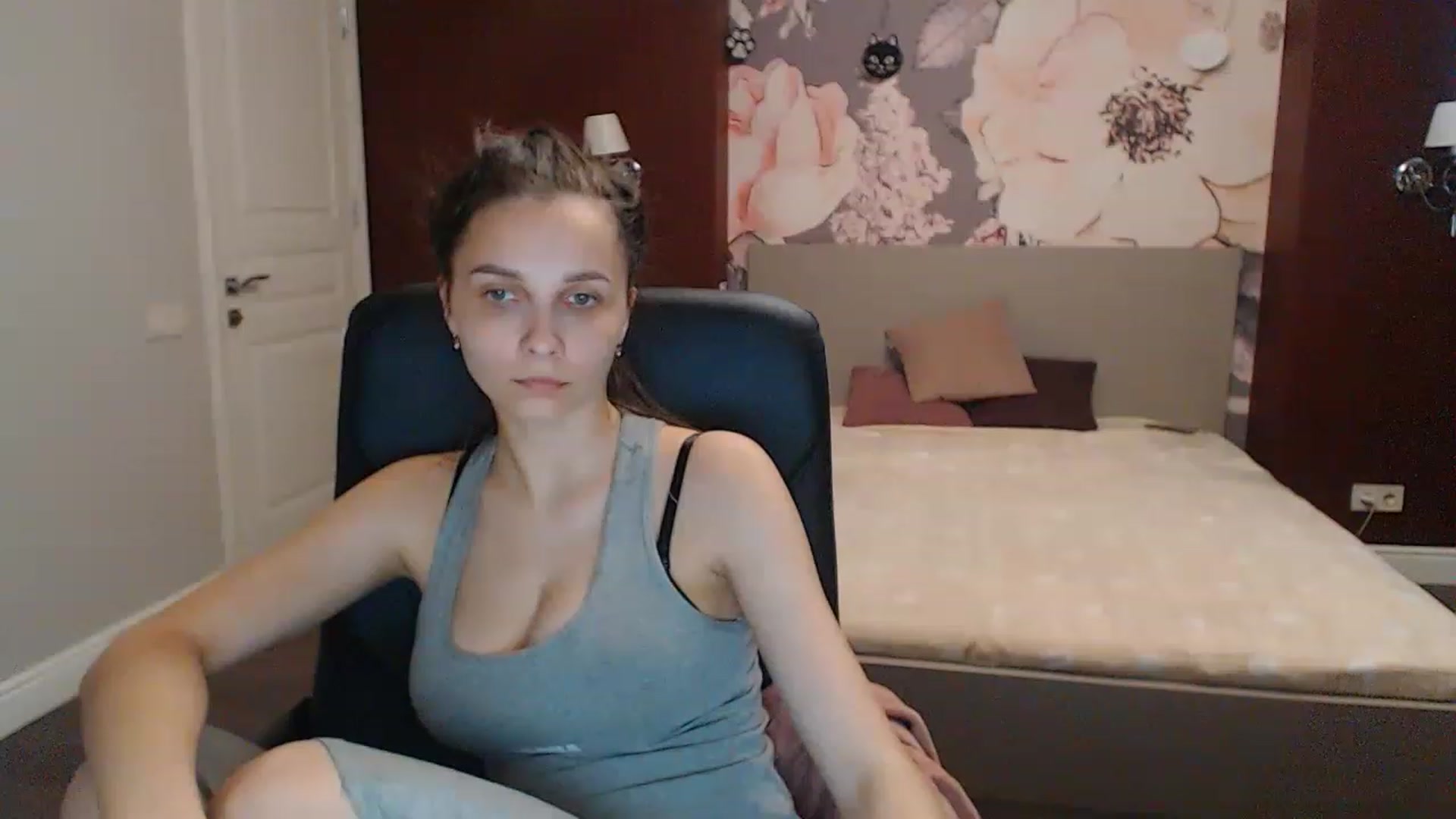 Gallery image thumbnail from Karina_Mils's myfreecams stream on, 05/27/2023, 13:00 image 19 of 20
