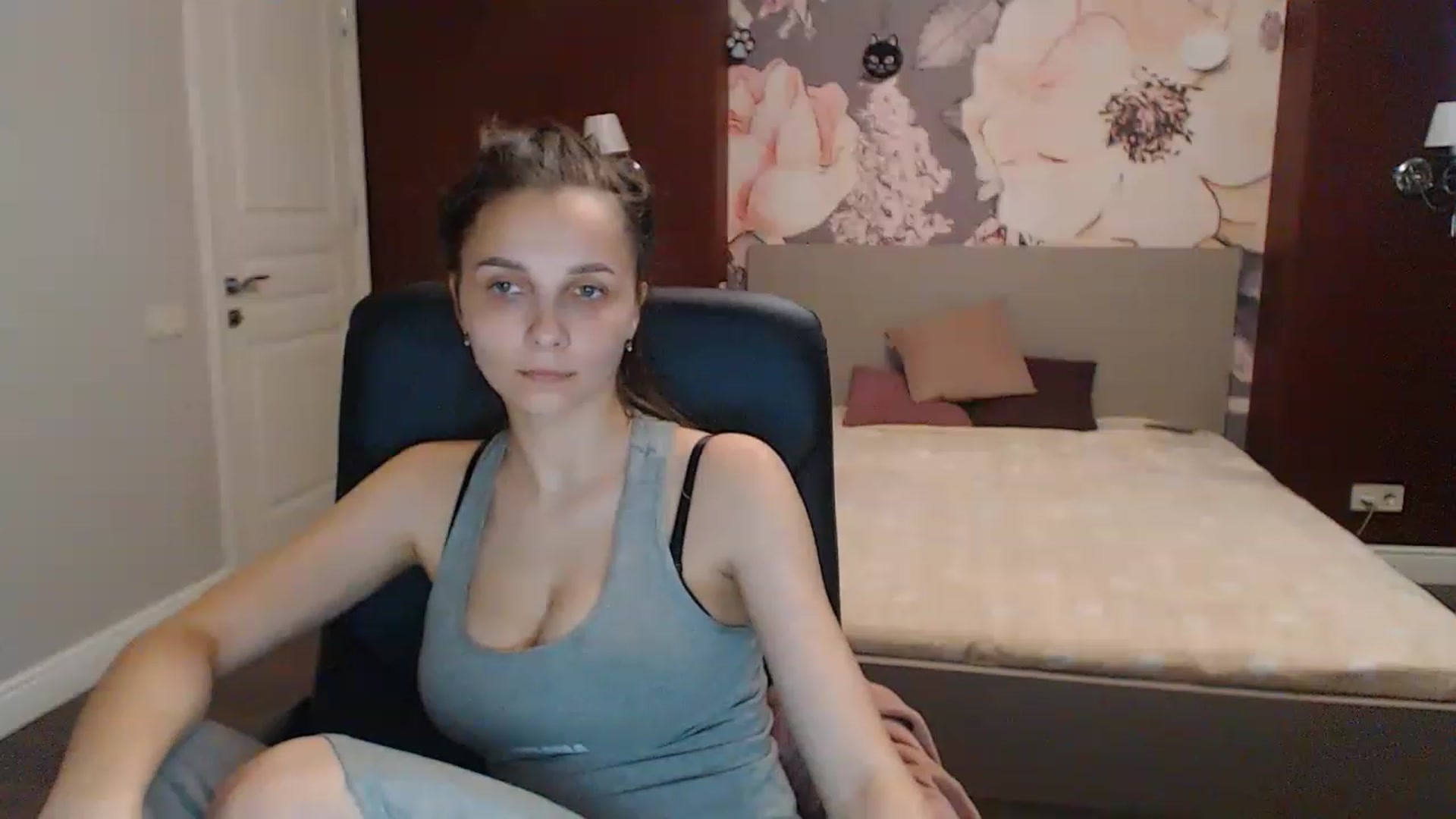 Gallery image thumbnail from Karina_Mils's myfreecams stream on, 05/27/2023, 13:00 image 16 of 20